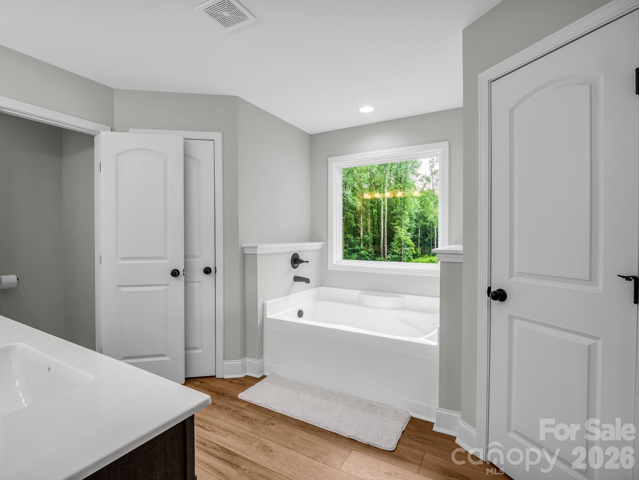 Lincolnton, North Carolina, 28092, United States, 5 Bedrooms Bedrooms, ,3 BathroomsBathrooms,Residential,For Sale,2049314