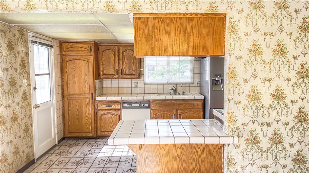 Carson, California, 90745, United States, 4 Bedrooms Bedrooms, ,2 BathroomsBathrooms,Residential,For Sale,1900835