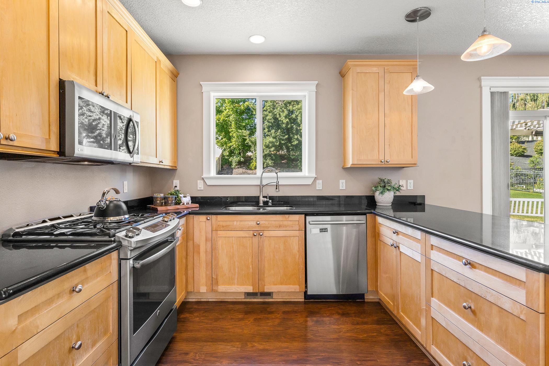 Richland, Washington, 99354, United States, 5 Bedrooms Bedrooms, ,2 BathroomsBathrooms,Residential,For Sale,1925310