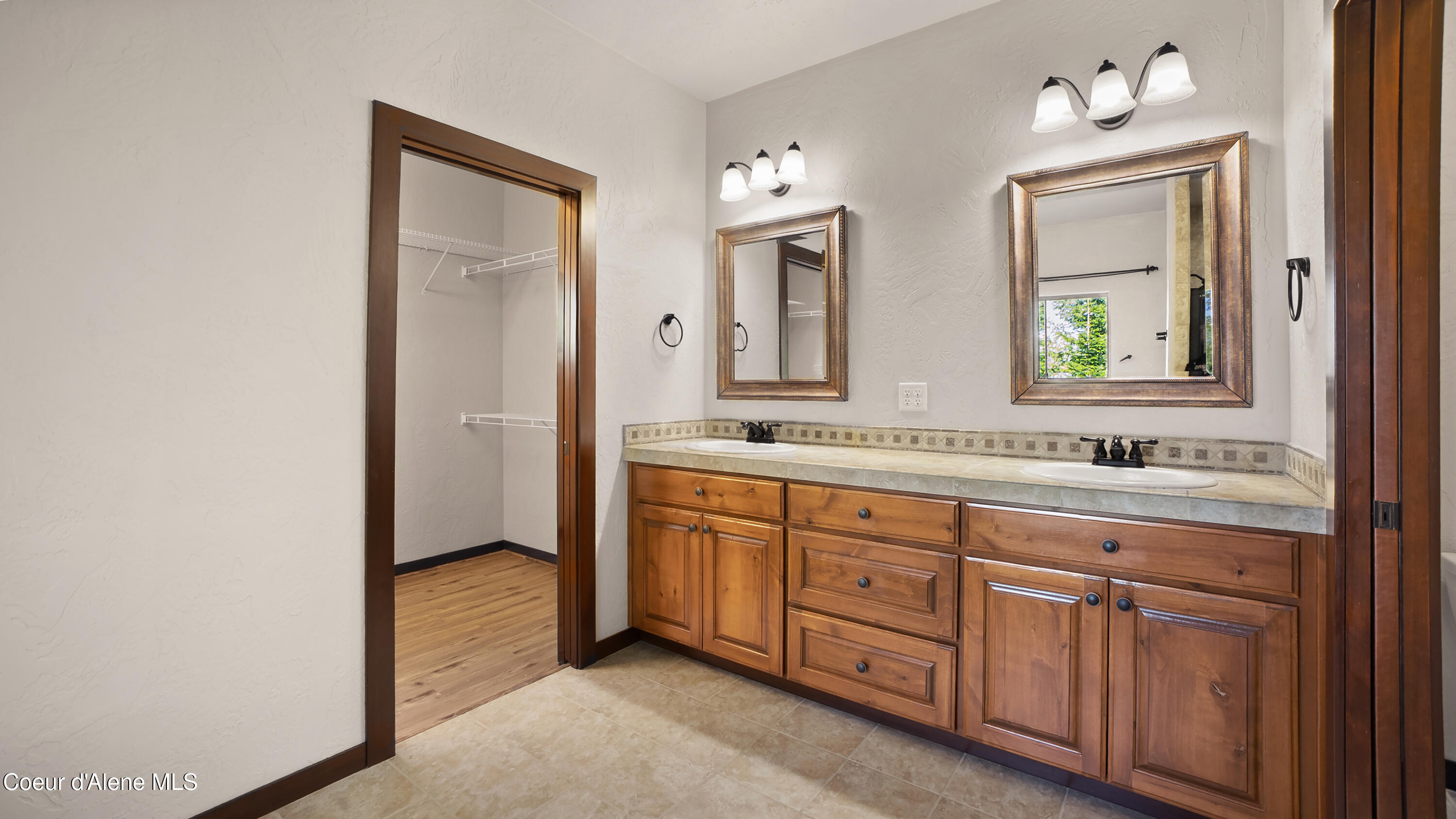 Coeur d'Alene, Idaho, 83814, United States, 3 Bedrooms Bedrooms, ,3 BathroomsBathrooms,Residential,For Sale,1980356