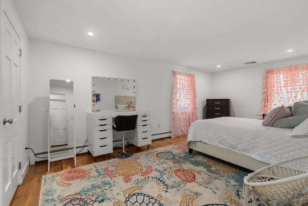 Framingham, Massachusetts, 01701, United States, 4 Bedrooms Bedrooms, ,3 BathroomsBathrooms,Residential,For Sale,1988124