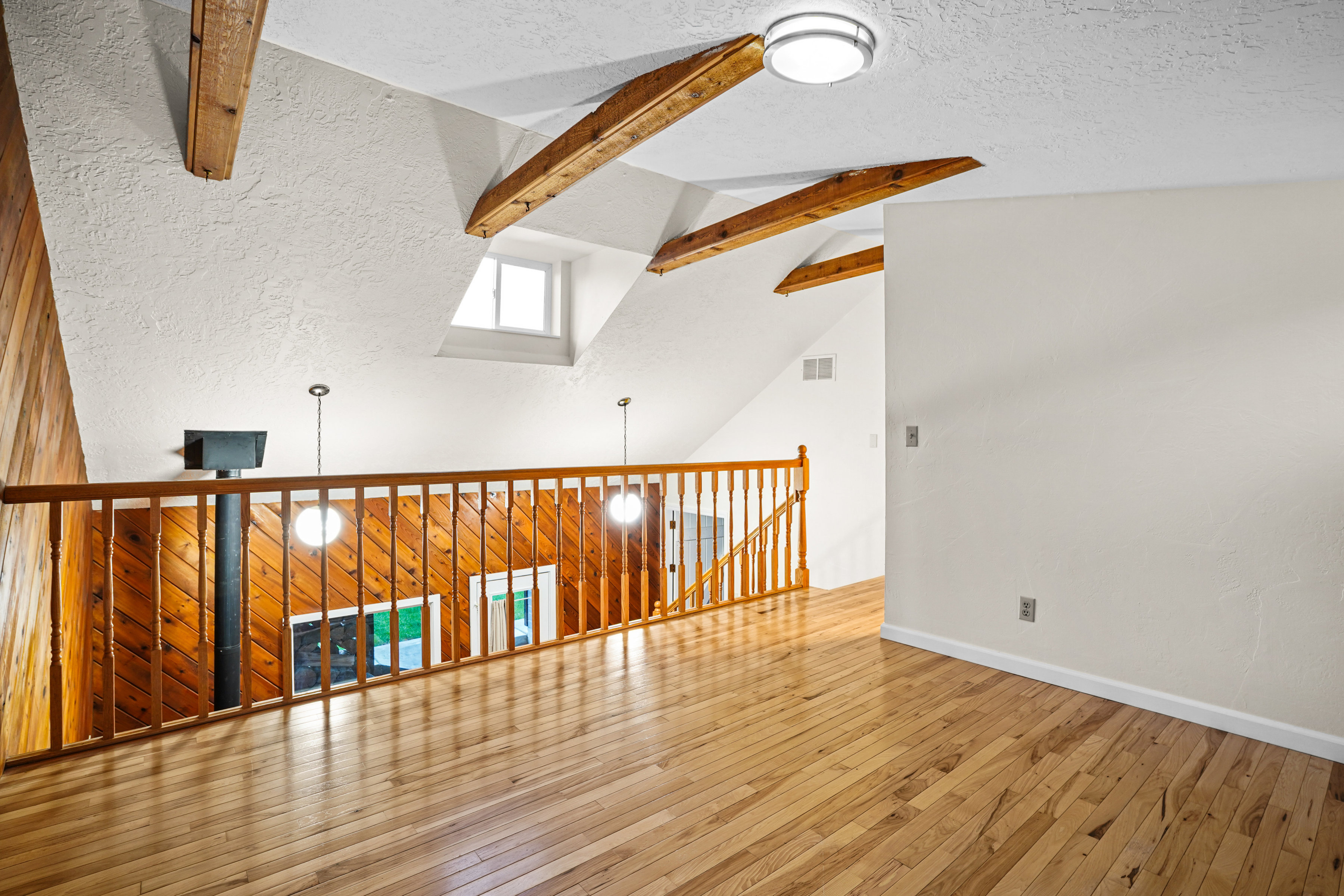  Lives Like Two Homes - 物件實景