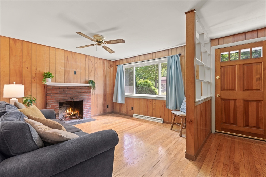 Easton, Massachusetts, 02356, United States, 3 Bedrooms Bedrooms, ,1 BathroomBathrooms,Residential,For Sale,1895599