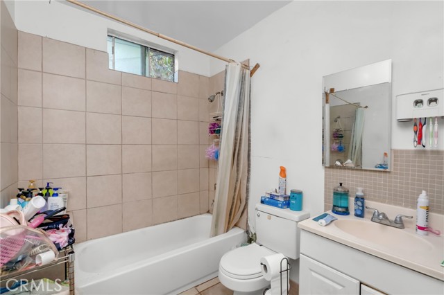 Los Angeles, California, 90023, United States, 4 Bedrooms Bedrooms, ,Residential,For Sale,1881360