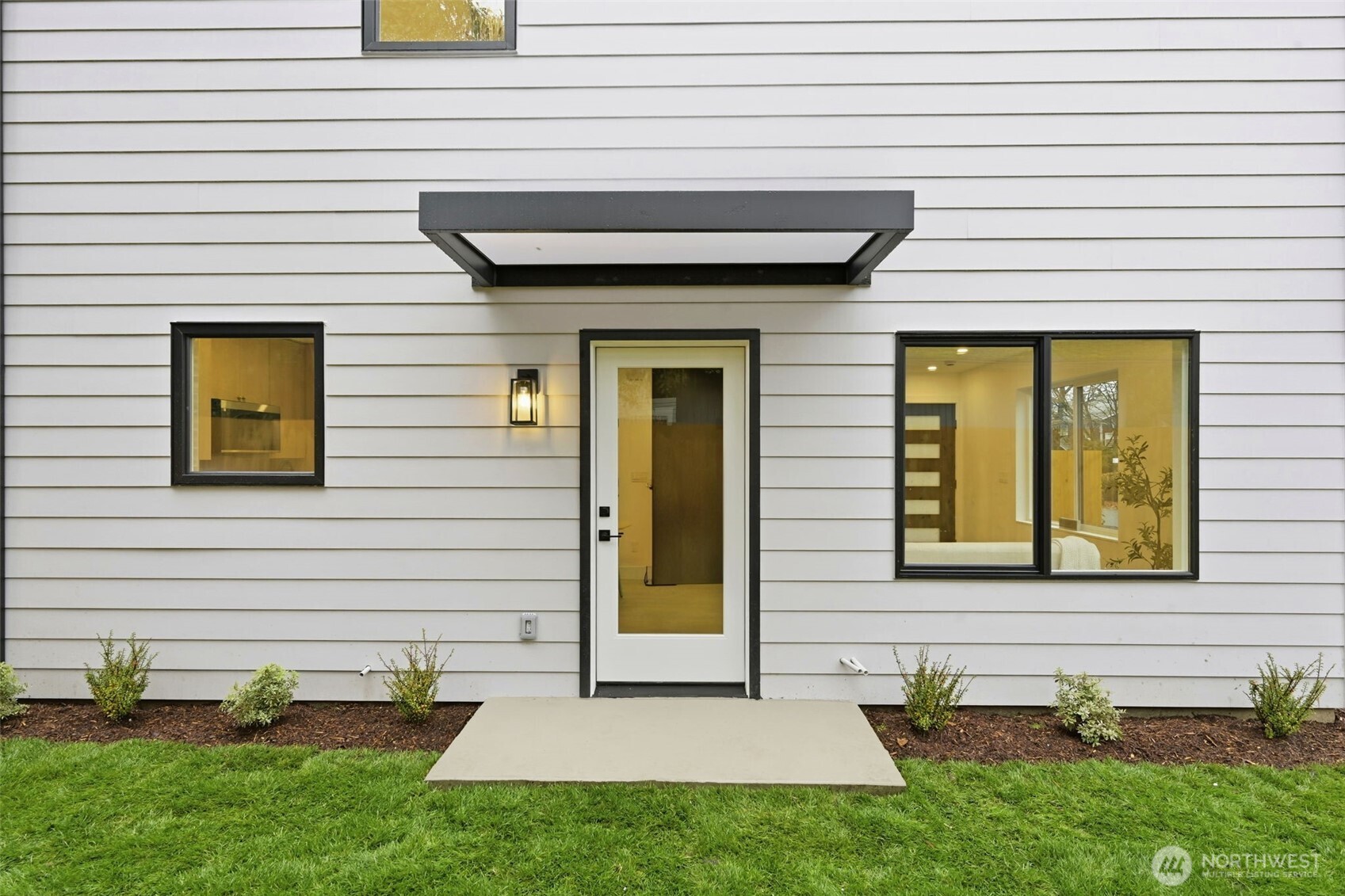 Seattle, Washington, 98133, United States, 3 Bedrooms Bedrooms, ,2 BathroomsBathrooms,Residential,For Sale,1992896