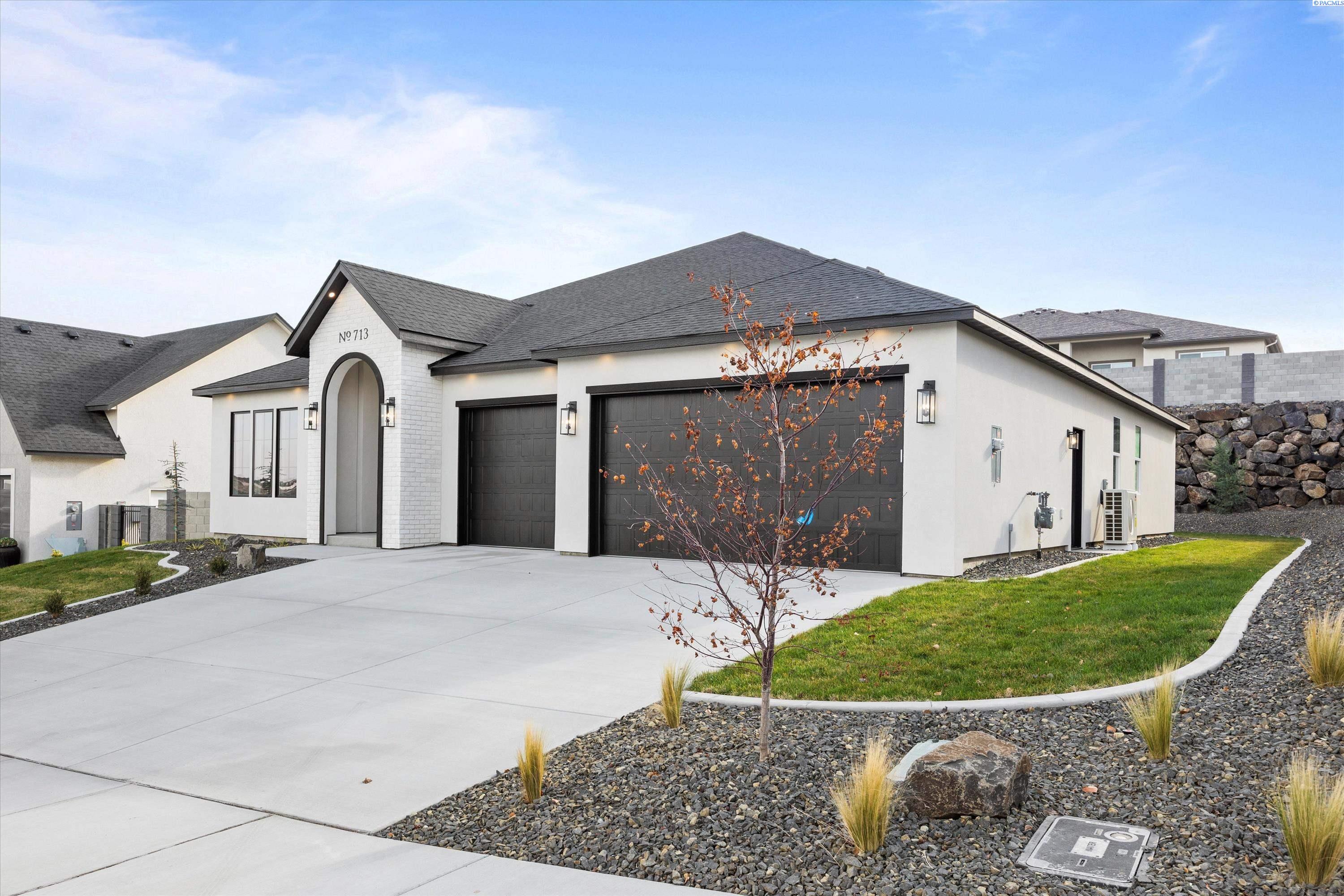 Richland, Washington, 99352, United States, 4 Bedrooms Bedrooms, ,3 BathroomsBathrooms,Residential,For Sale,1991503