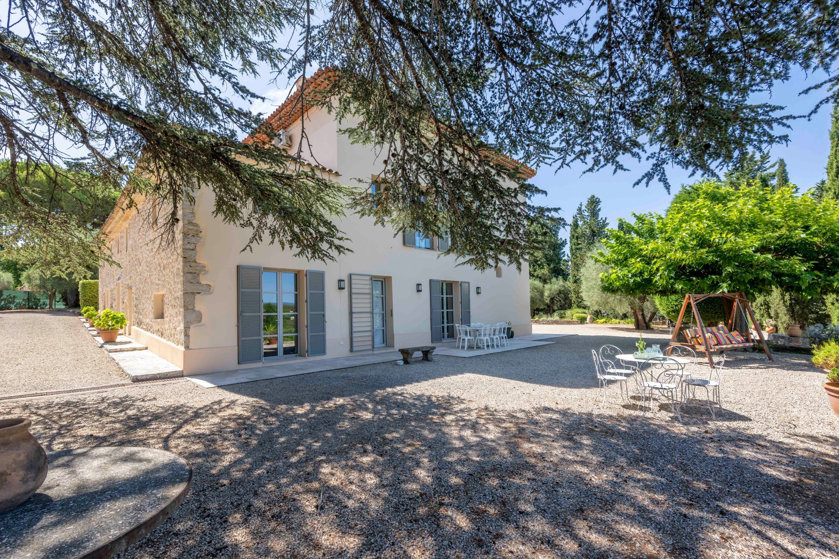  Renovated bastide with annex and swimming pool, 2 hectares in Grasse - 物件實景