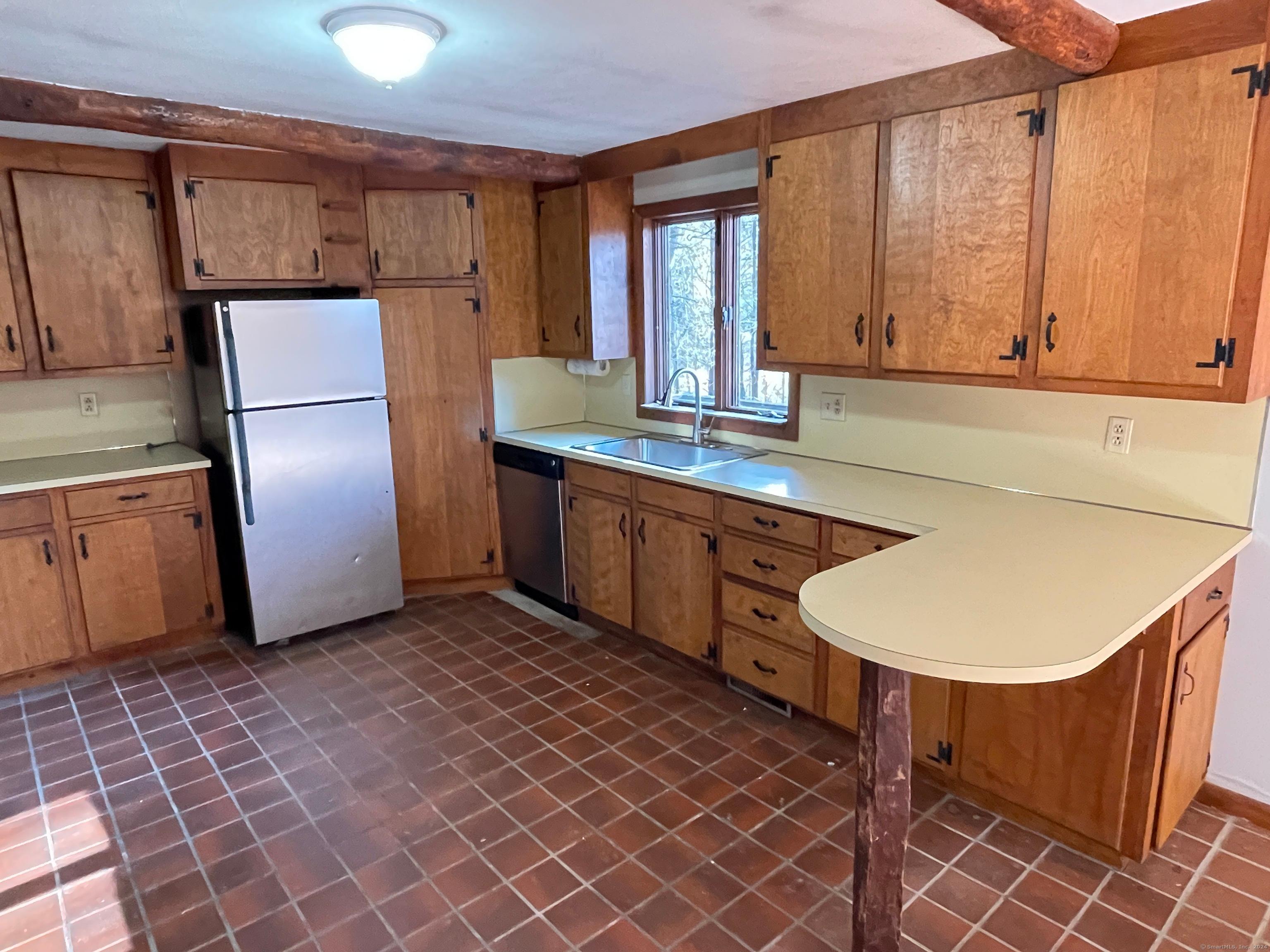 Litchfield, Connecticut, 06759, United States, 3 Bedrooms Bedrooms, ,3 BathroomsBathrooms,Residential,For Sale,1937635