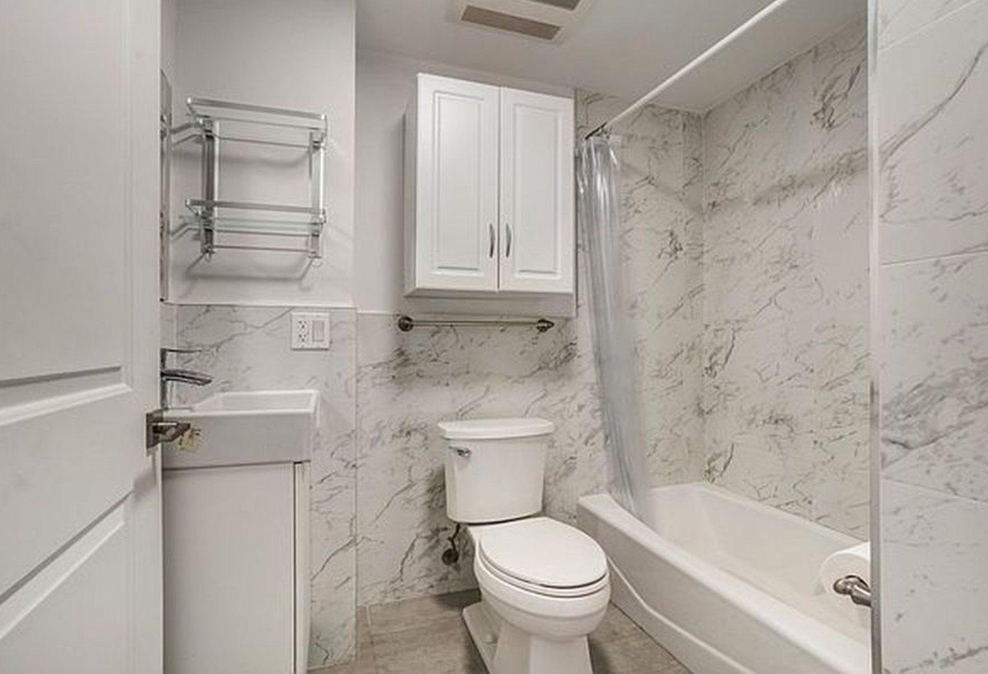 Elmhurst, New York, 11373, United States, 16 Bedrooms Bedrooms, ,Residential,For Sale,2005381