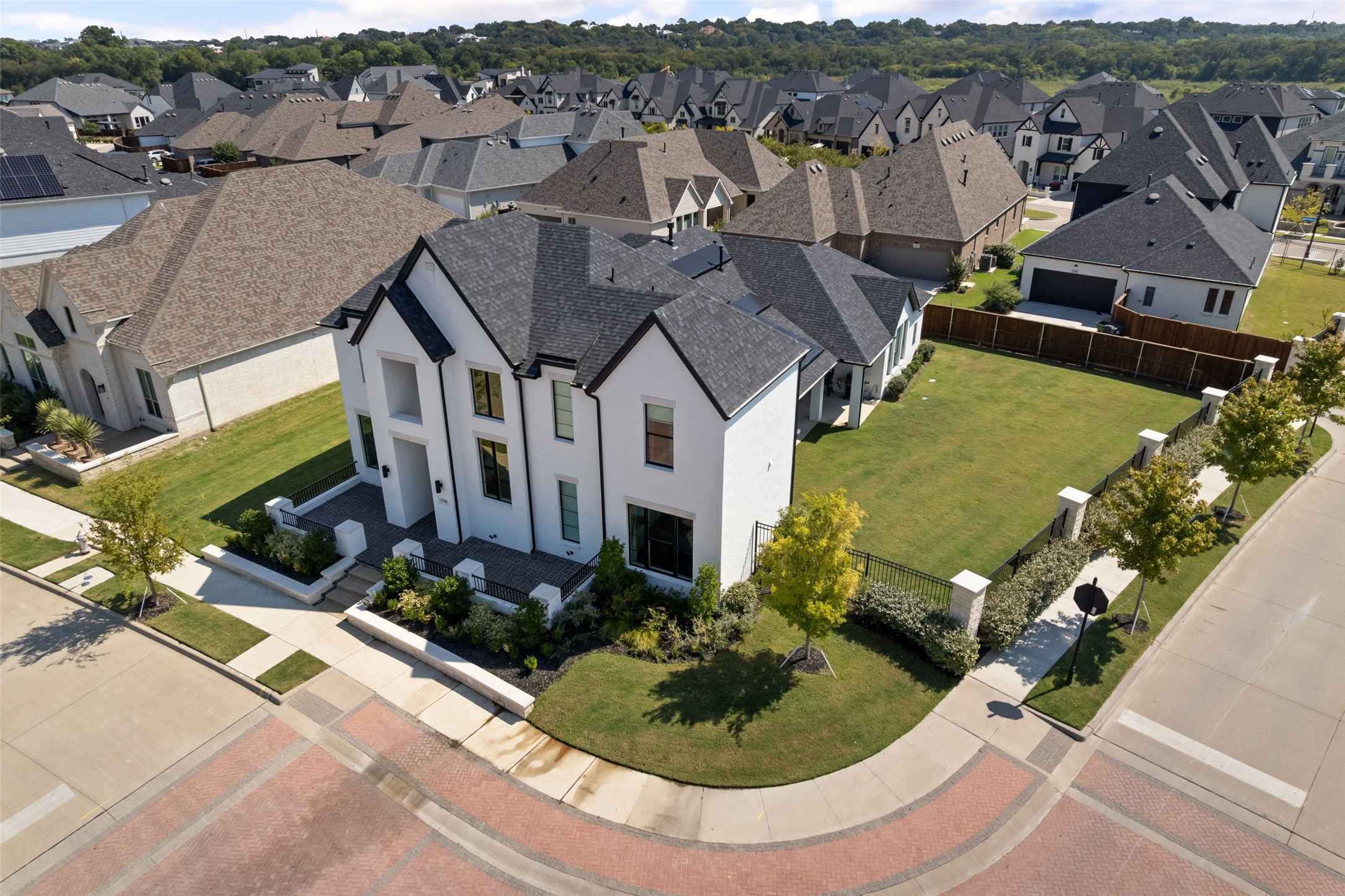 Arlington, Texas, 76005, United States, 4 Bedrooms Bedrooms, ,5 BathroomsBathrooms,Residential,For Sale,1963116