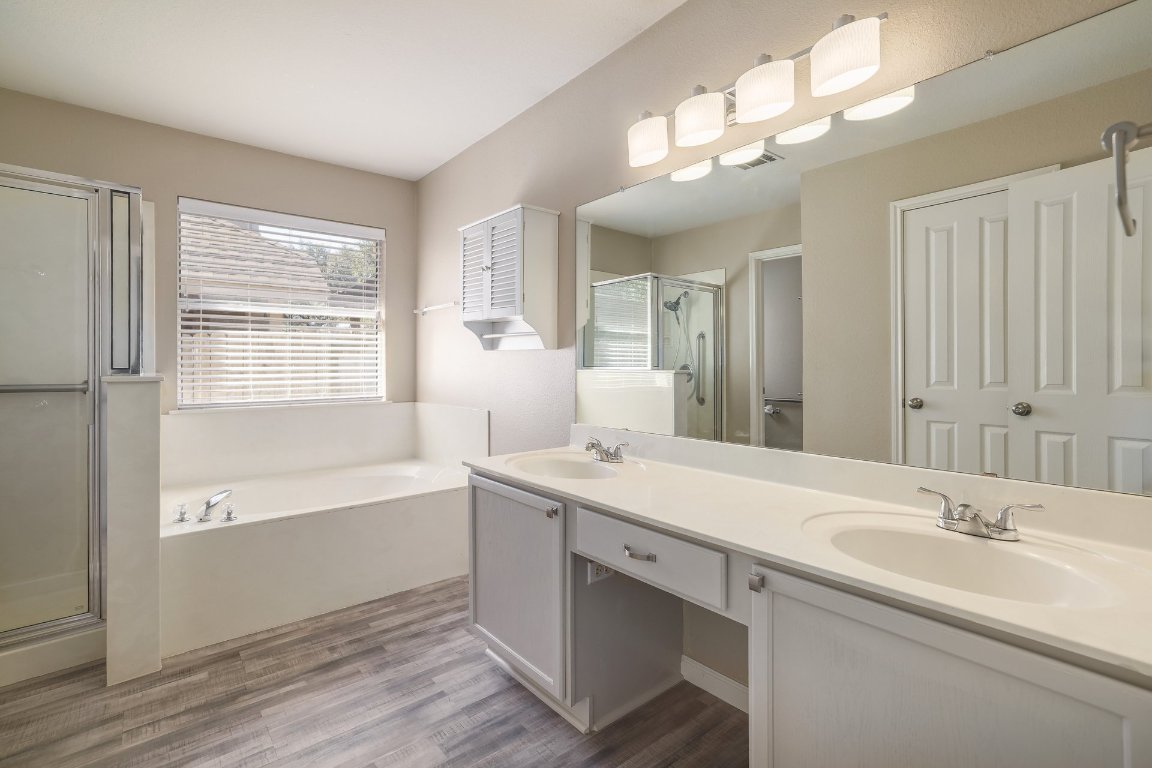 Austin, Texas, 78749, United States, 4 Bedrooms Bedrooms, ,2 BathroomsBathrooms,Residential,For Sale,1985456