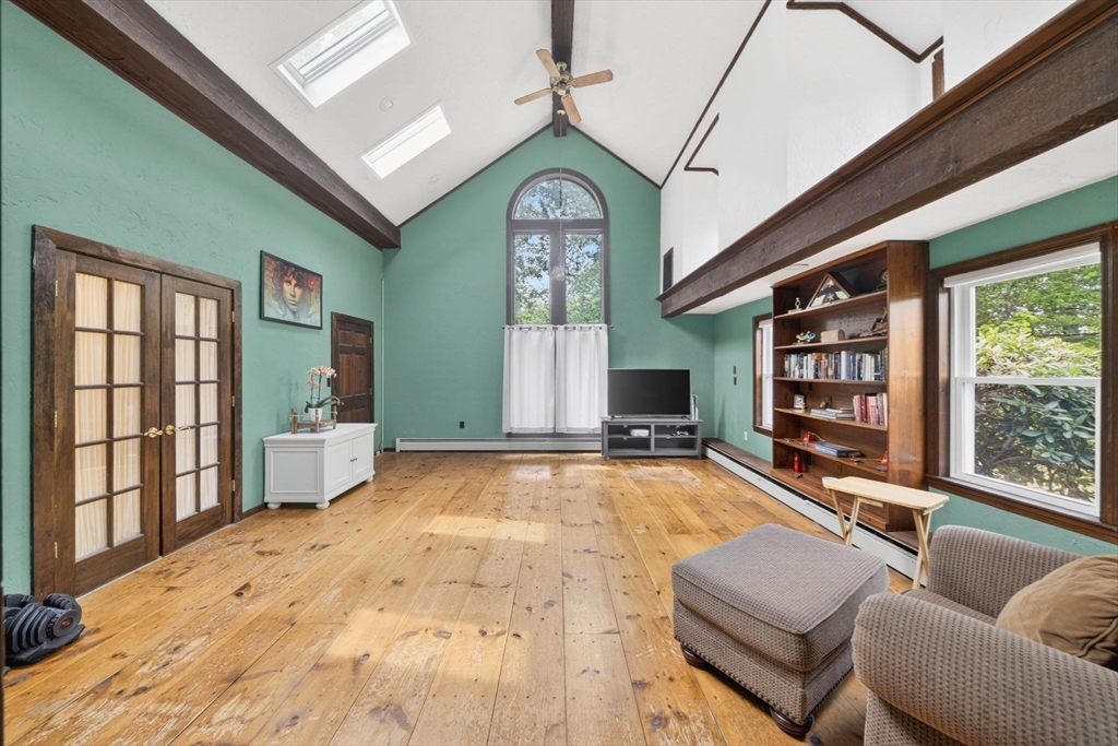 Groveland, Massachusetts, 01834, United States, 4 Bedrooms Bedrooms, ,4 BathroomsBathrooms,Residential,For Sale,2048598