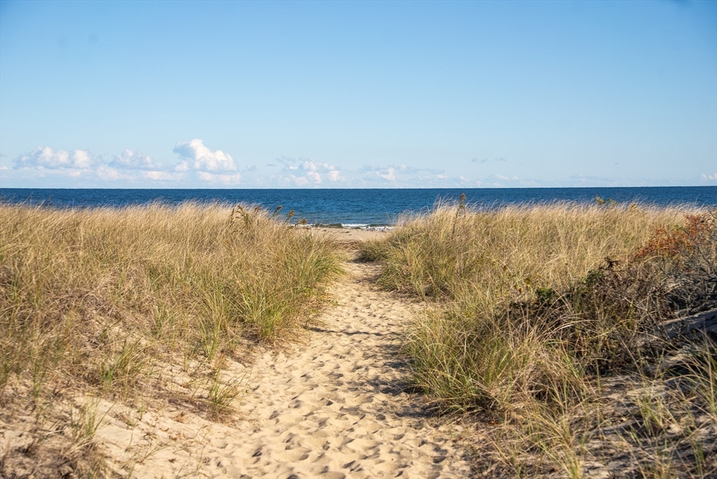 Plymouth, Massachusetts, 02360, United States, 3 Bedrooms Bedrooms, ,4 BathroomsBathrooms,Residential,For Sale,1994439