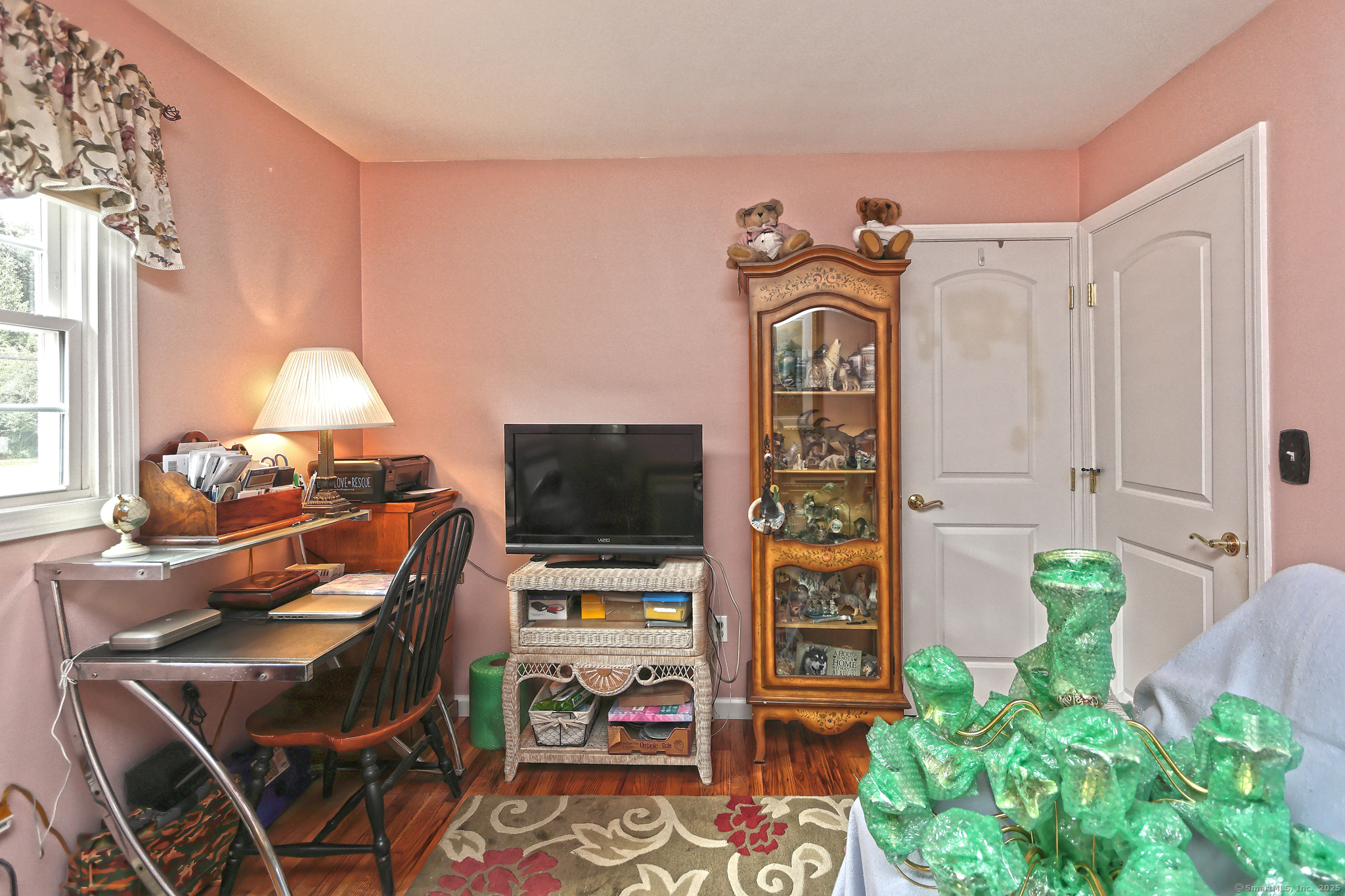 Milford, Connecticut, 06460, United States, 3 Bedrooms Bedrooms, ,3 BathroomsBathrooms,Residential,For Sale,1933259
