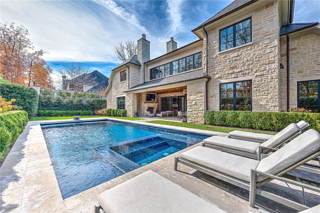 Fayetteville, Arkansas, 72704, United States, 4 Bedrooms Bedrooms, ,5 BathroomsBathrooms,Residential,For Sale,1993299