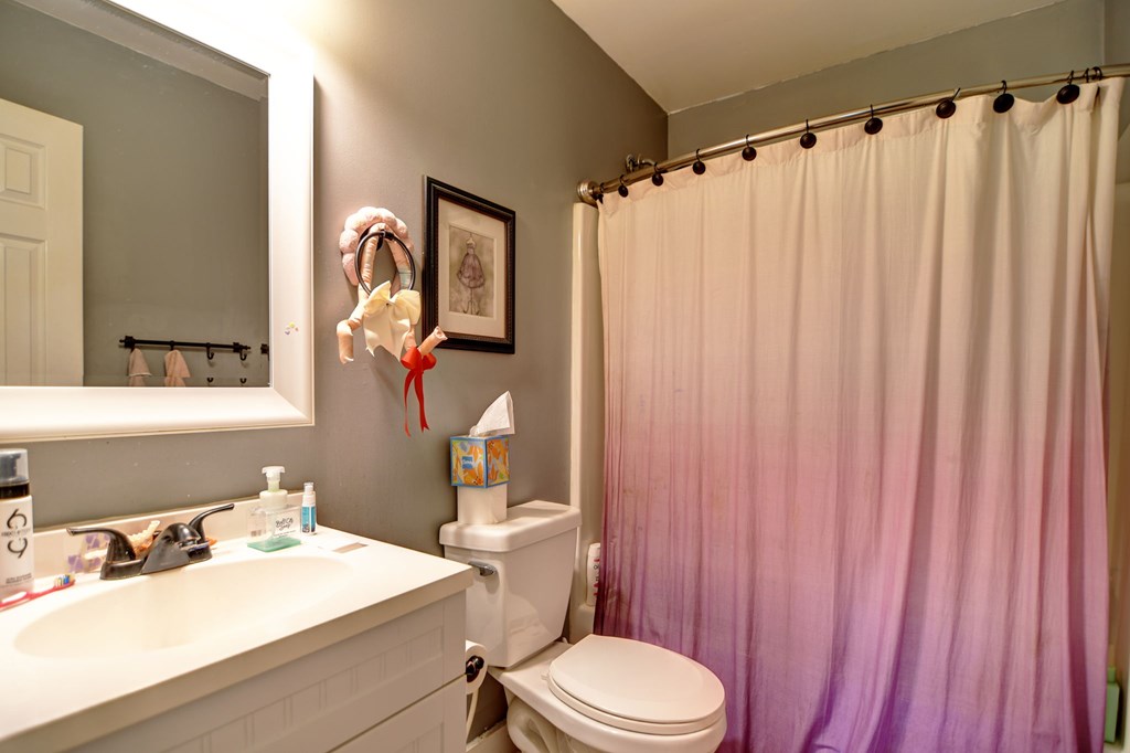 Valdosta, Georgia, 31601, United States, 4 Bedrooms Bedrooms, ,3 BathroomsBathrooms,Residential,For Sale,1980775