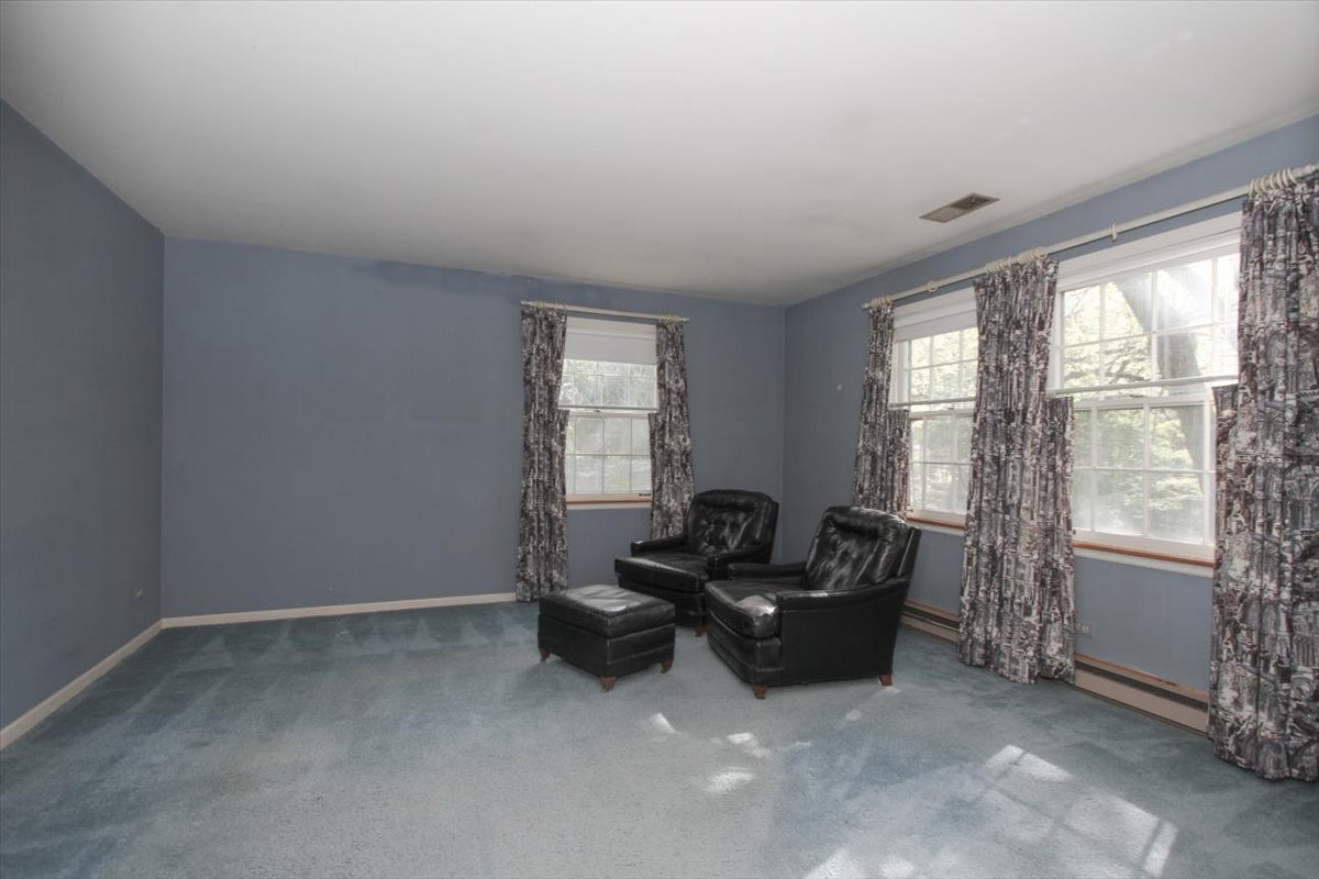 Lincolnshire, Illinois, 60069, United States, 4 Bedrooms Bedrooms, ,3 BathroomsBathrooms,Residential,For Sale,1975181