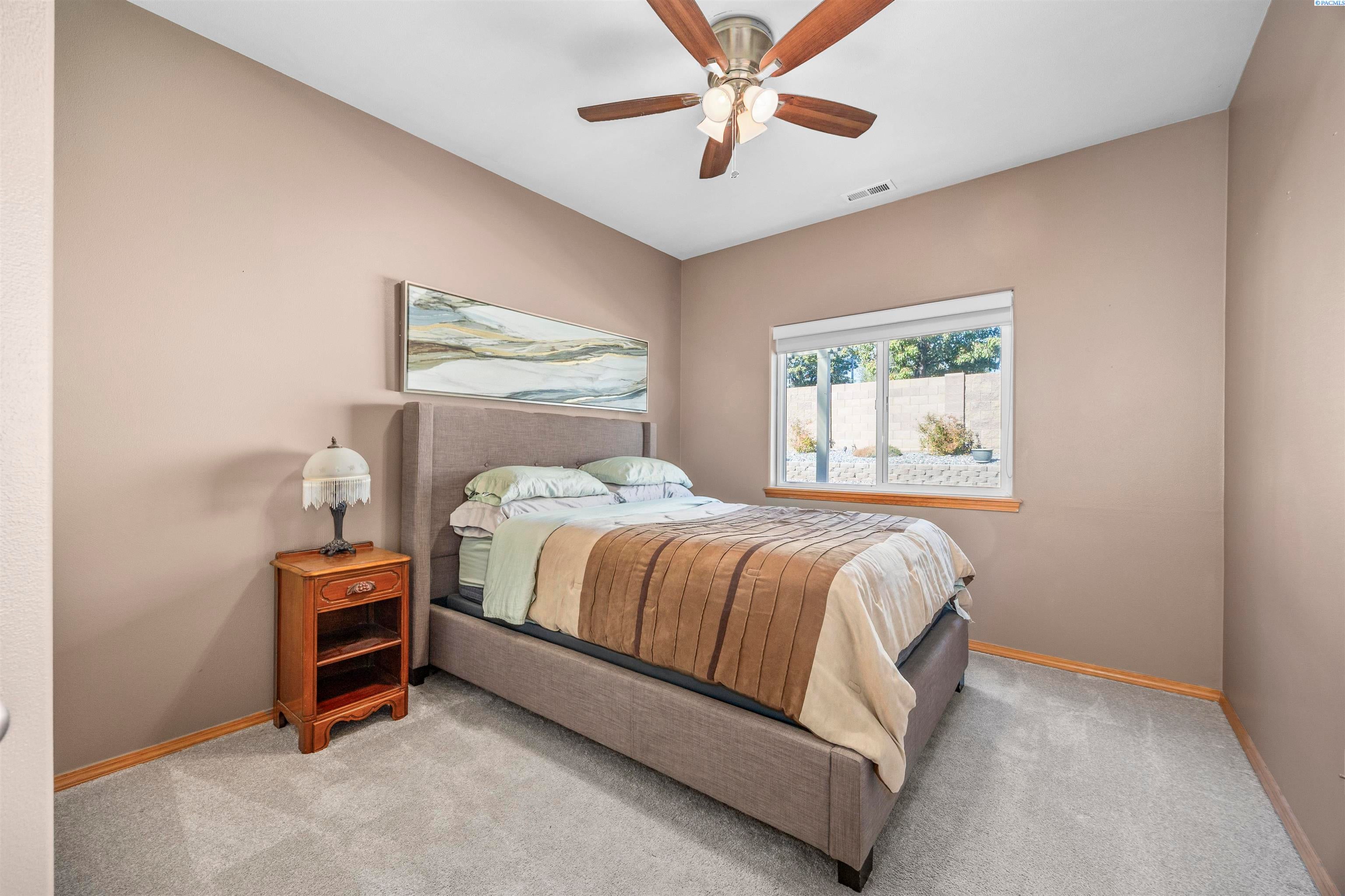 Kennewick, Washington, 99338, United States, 4 Bedrooms Bedrooms, ,2 BathroomsBathrooms,Residential,For Sale,1981833