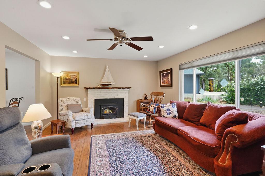 Auburn, California, 95602, United States, 3 Bedrooms Bedrooms, ,2 BathroomsBathrooms,Residential,For Sale,2048014