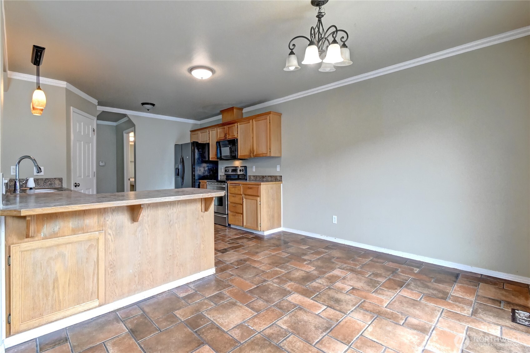 Covington, Washington, 98042, United States, 5 Bedrooms Bedrooms, ,3 BathroomsBathrooms,Residential,For Sale,2002094