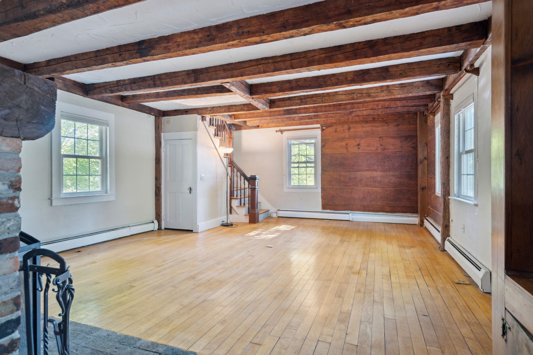 New London, New Hampshire, 03257, United States, 4 Bedrooms Bedrooms, ,2 BathroomsBathrooms,Residential,For Sale,1950111