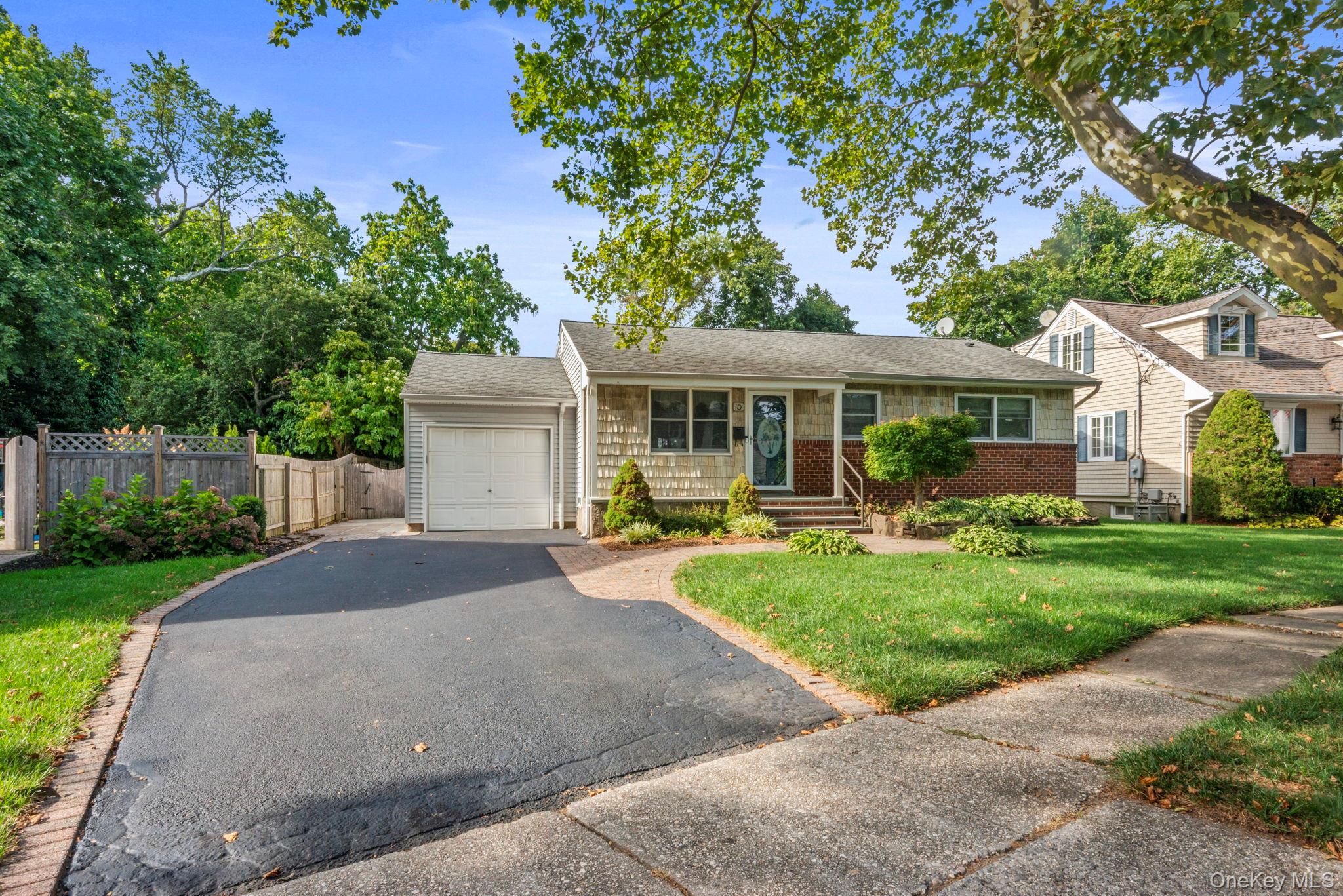 East Northport, New York, 11731, United States, 3 Bedrooms Bedrooms, ,2 BathroomsBathrooms,Residential,For Sale,1924855