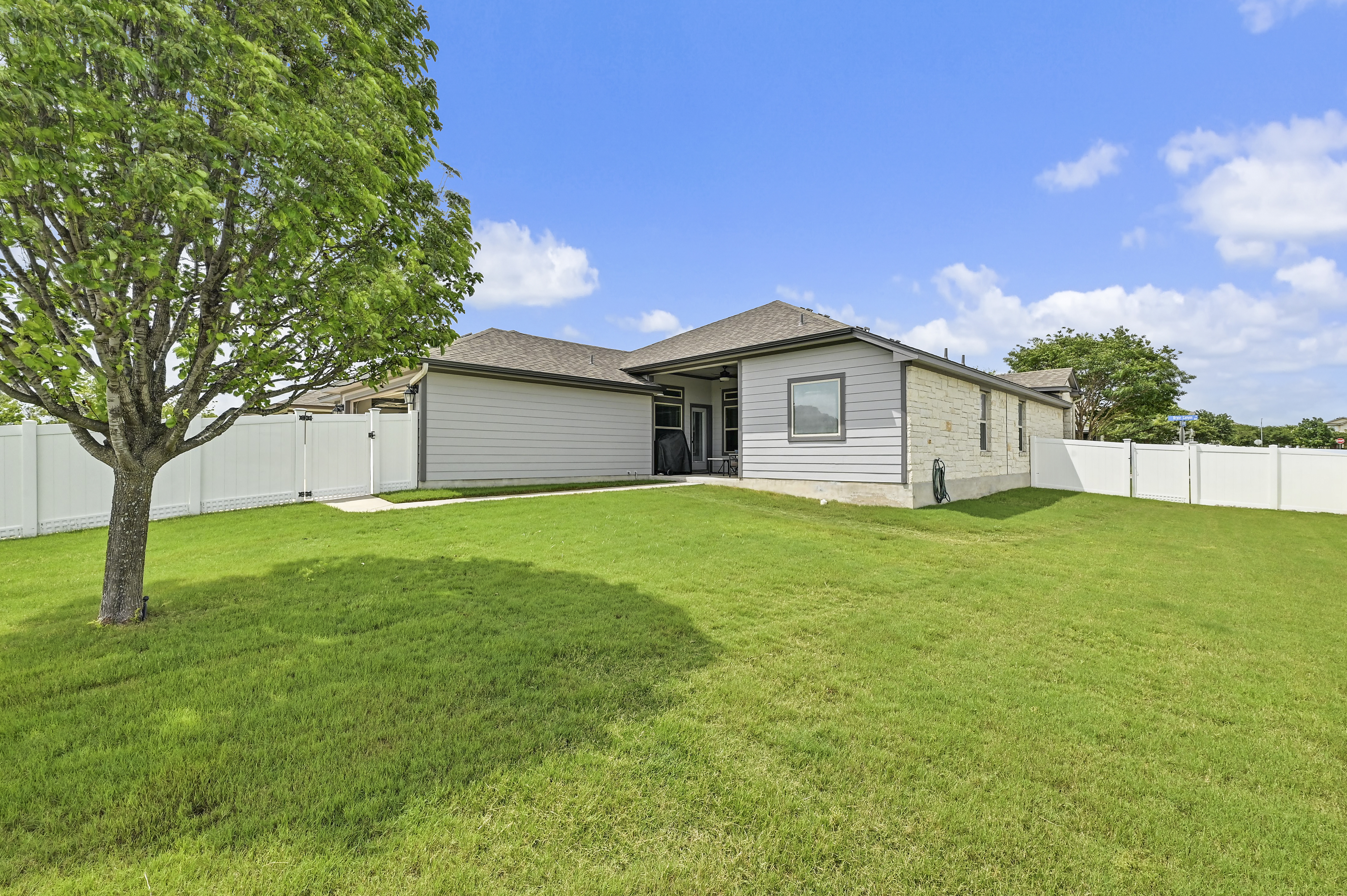  Rare 3-Car Garage + Corner Lot in Highland Park - 物件實景