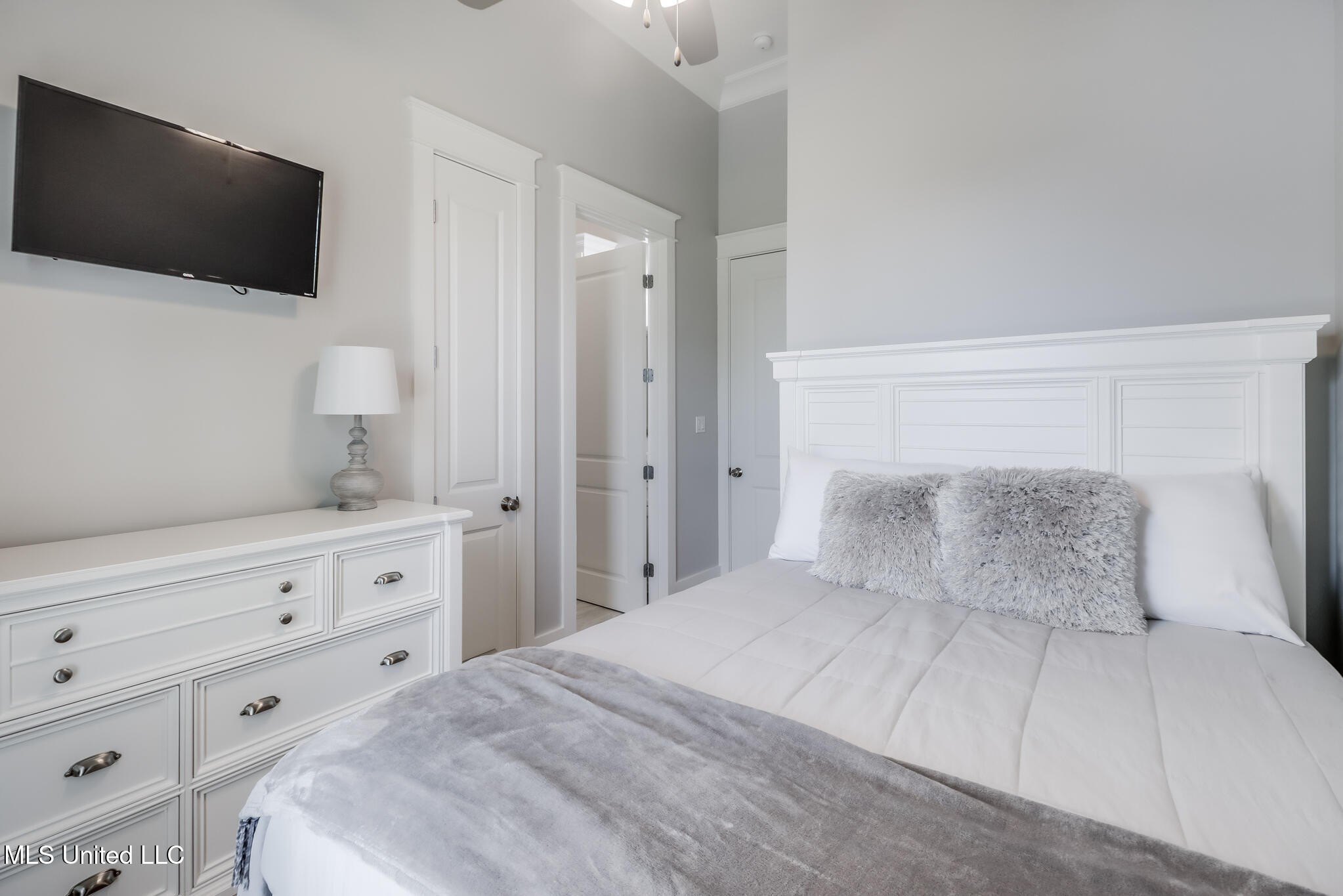 Gulfport, Mississippi, 39501, United States, 5 Bedrooms Bedrooms, ,4 BathroomsBathrooms,Residential,For Sale,1983145