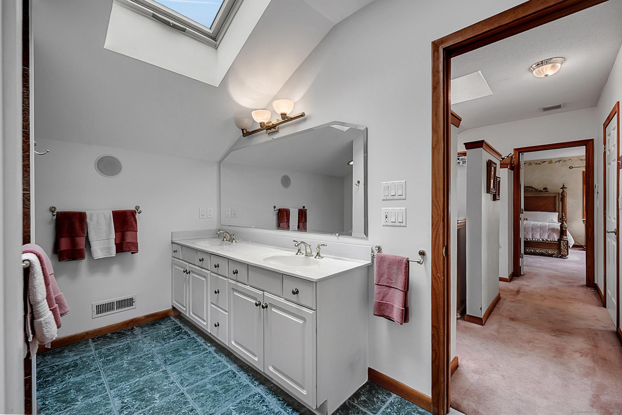 Avon, Connecticut, 06001, United States, 5 Bedrooms Bedrooms, ,6 BathroomsBathrooms,Residential,For Sale,1982009