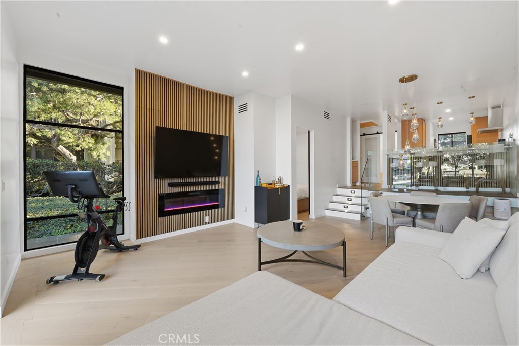 Long Beach, California, 90803, United States, 1 Bedroom Bedrooms, ,1 BathroomBathrooms,Residential,For Sale,2003113