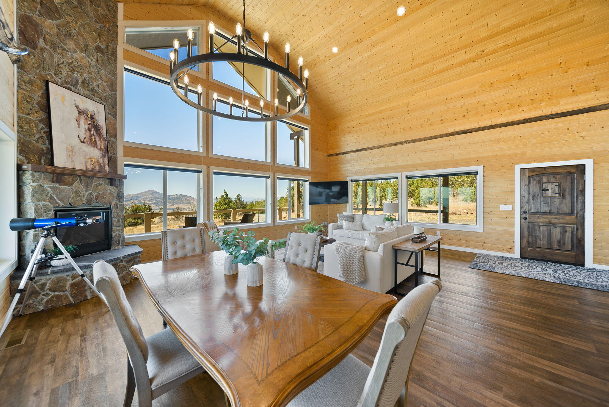 Prineville, Oregon, 97754, United States, 4 Bedrooms Bedrooms, ,3 BathroomsBathrooms,Residential,For Sale,1902068