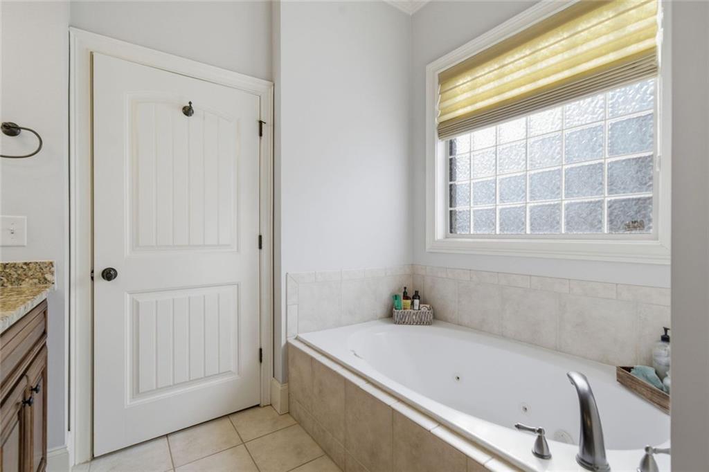 Cumming, Georgia, 30040, United States, 4 Bedrooms Bedrooms, ,5 BathroomsBathrooms,Residential,For Sale,2023621