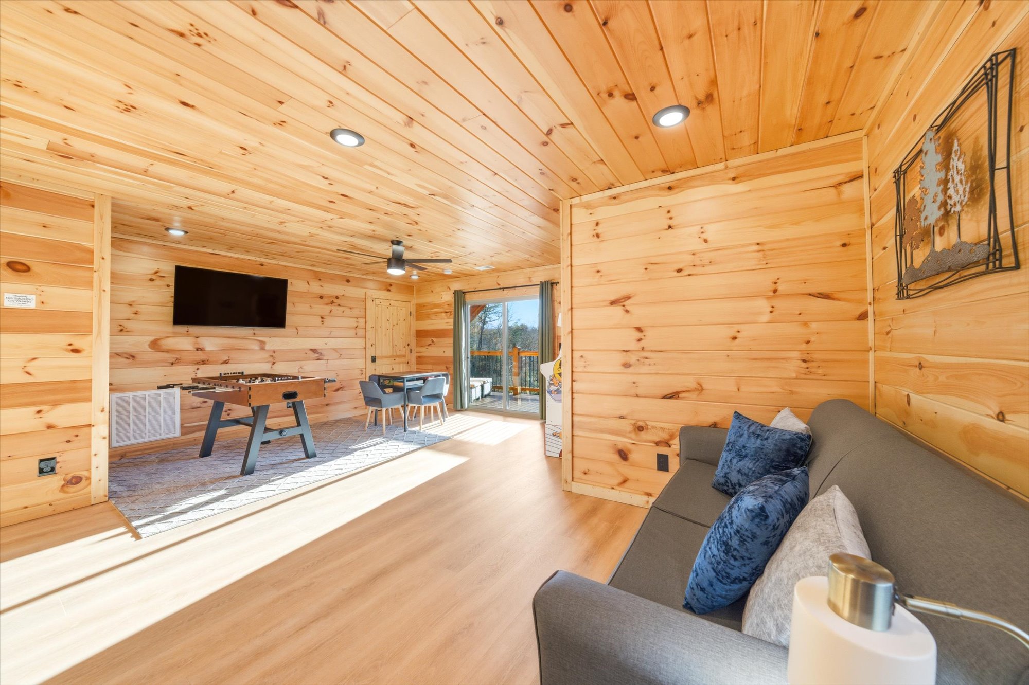 Sevierville, Tennessee, 37862, United States, 2 Bedrooms Bedrooms, ,2 BathroomsBathrooms,Residential,For Sale,1992770