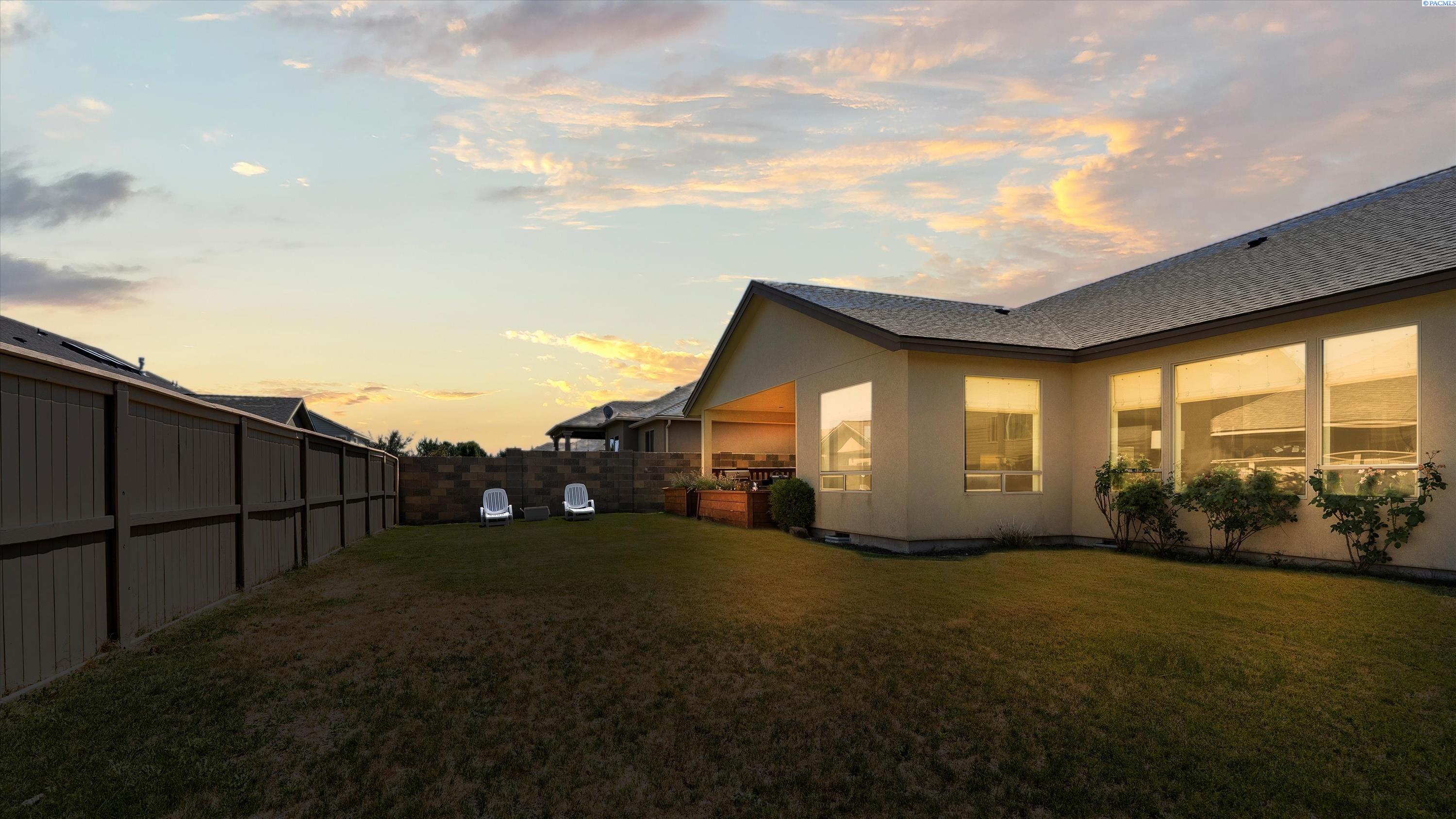 Richland, Washington, 99354, United States, 3 Bedrooms Bedrooms, ,2 BathroomsBathrooms,Residential,For Sale,1896289