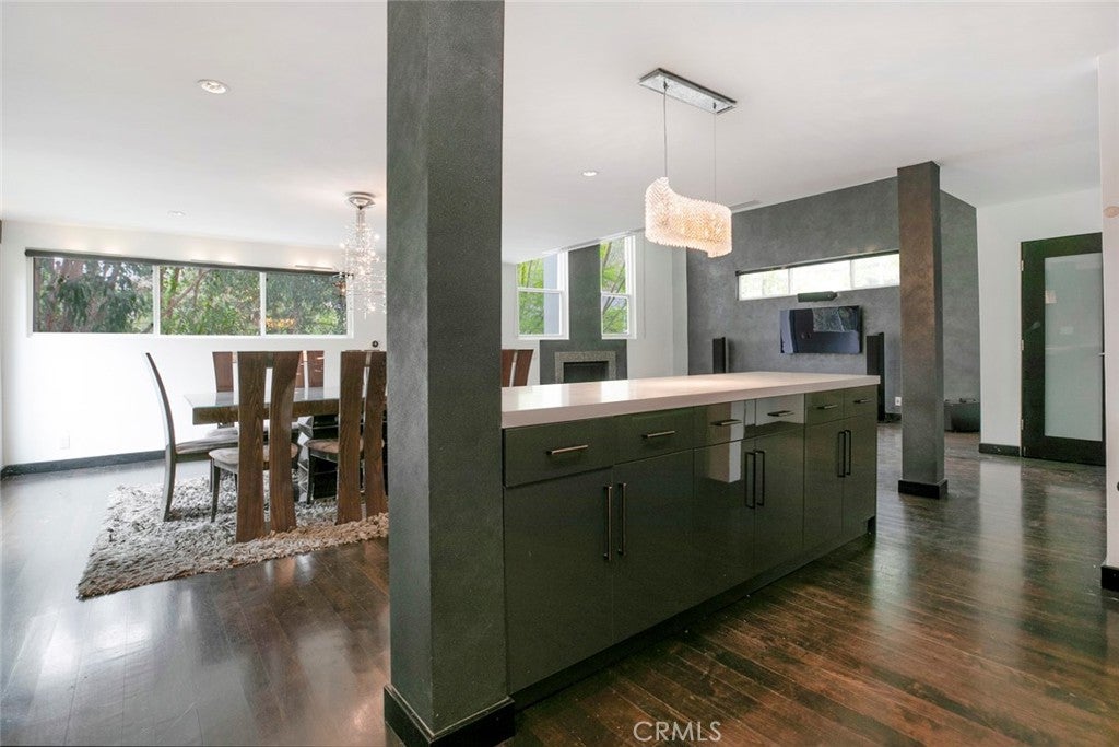 Woodland Hills, California, 91364, United States, 3 Bedrooms Bedrooms, ,3 BathroomsBathrooms,Residential,For Sale,1942330