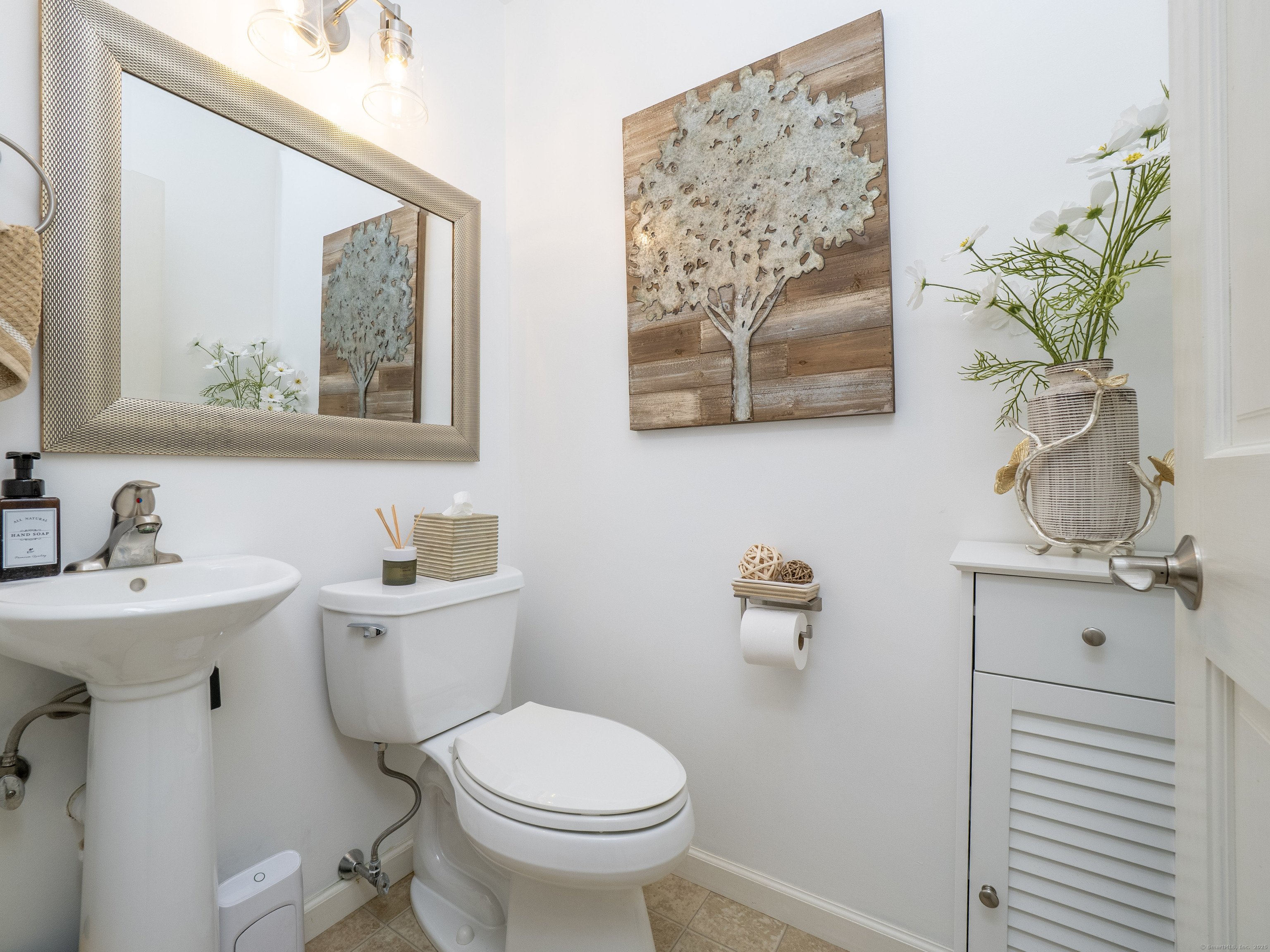 Ridgefield, Connecticut, 06877, United States, 3 Bedrooms Bedrooms, ,3 BathroomsBathrooms,Residential,For Sale,1950980