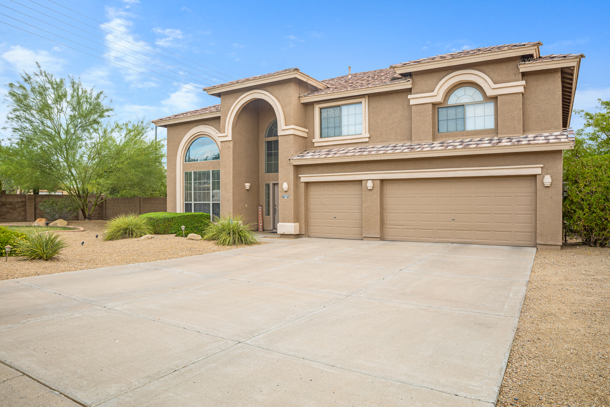 Mesa, Arizona, 85207, United States, 5 Bedrooms Bedrooms, ,4 BathroomsBathrooms,Residential,For Sale,1976858