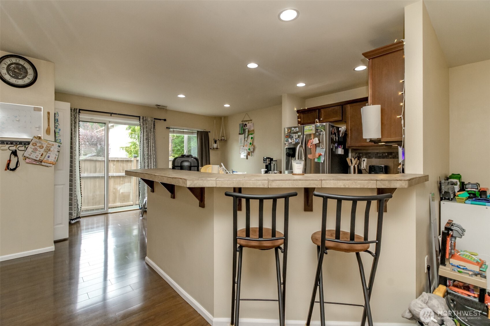 Puyallup, Washington, 98373, United States, 3 Bedrooms Bedrooms, ,3 BathroomsBathrooms,Residential,For Sale,1979459