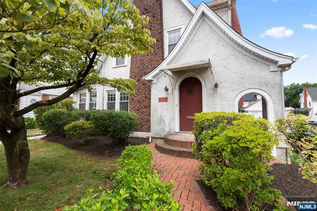 Rutherford, New Jersey, 07070, United States, 4 Bedrooms Bedrooms, ,2 BathroomsBathrooms,Residential,For Sale,1901236