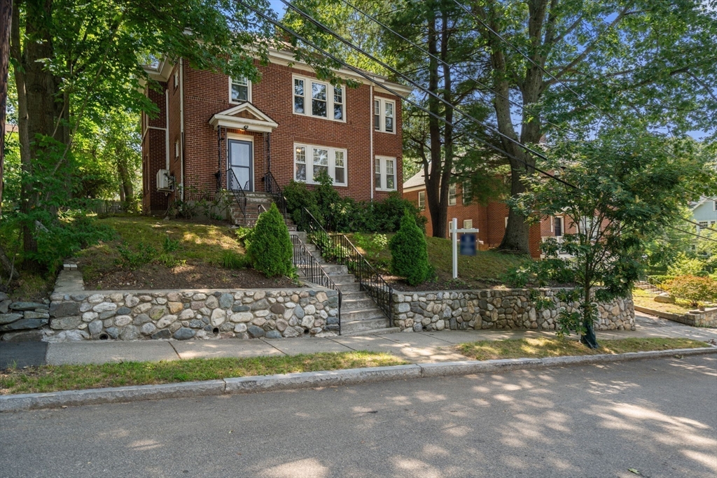 Newton, Massachusetts, 02458, United States, 2 Bedrooms Bedrooms, ,2 BathroomsBathrooms,Residential,For Sale,1906436