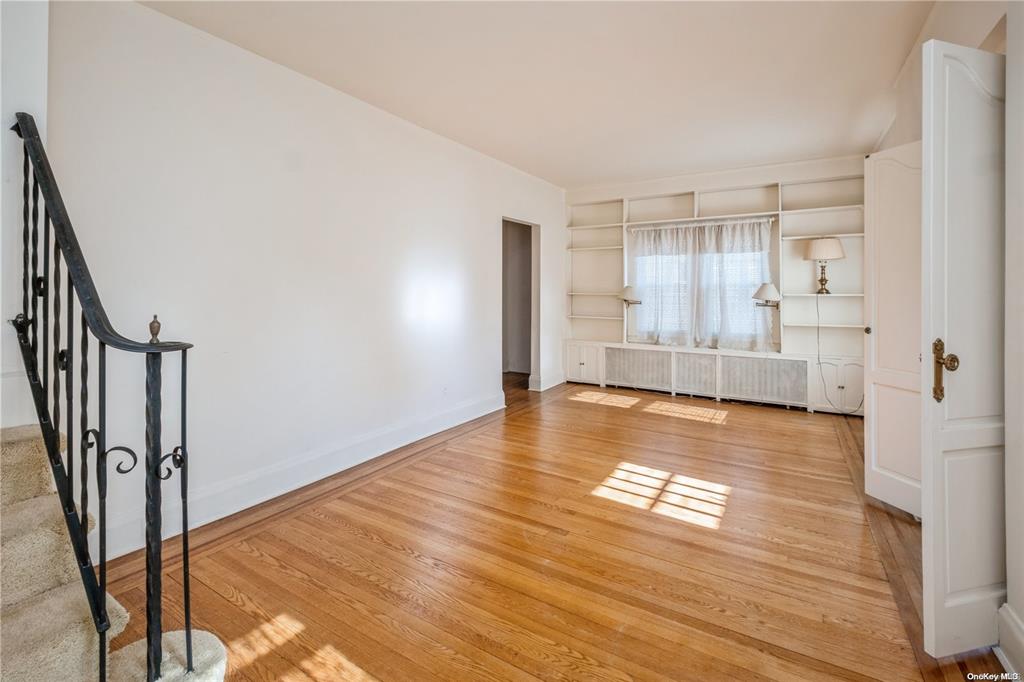 Rockville Centre, New York, 11570, United States, 3 Bedrooms Bedrooms, ,2 BathroomsBathrooms,Residential,For Sale,1937089