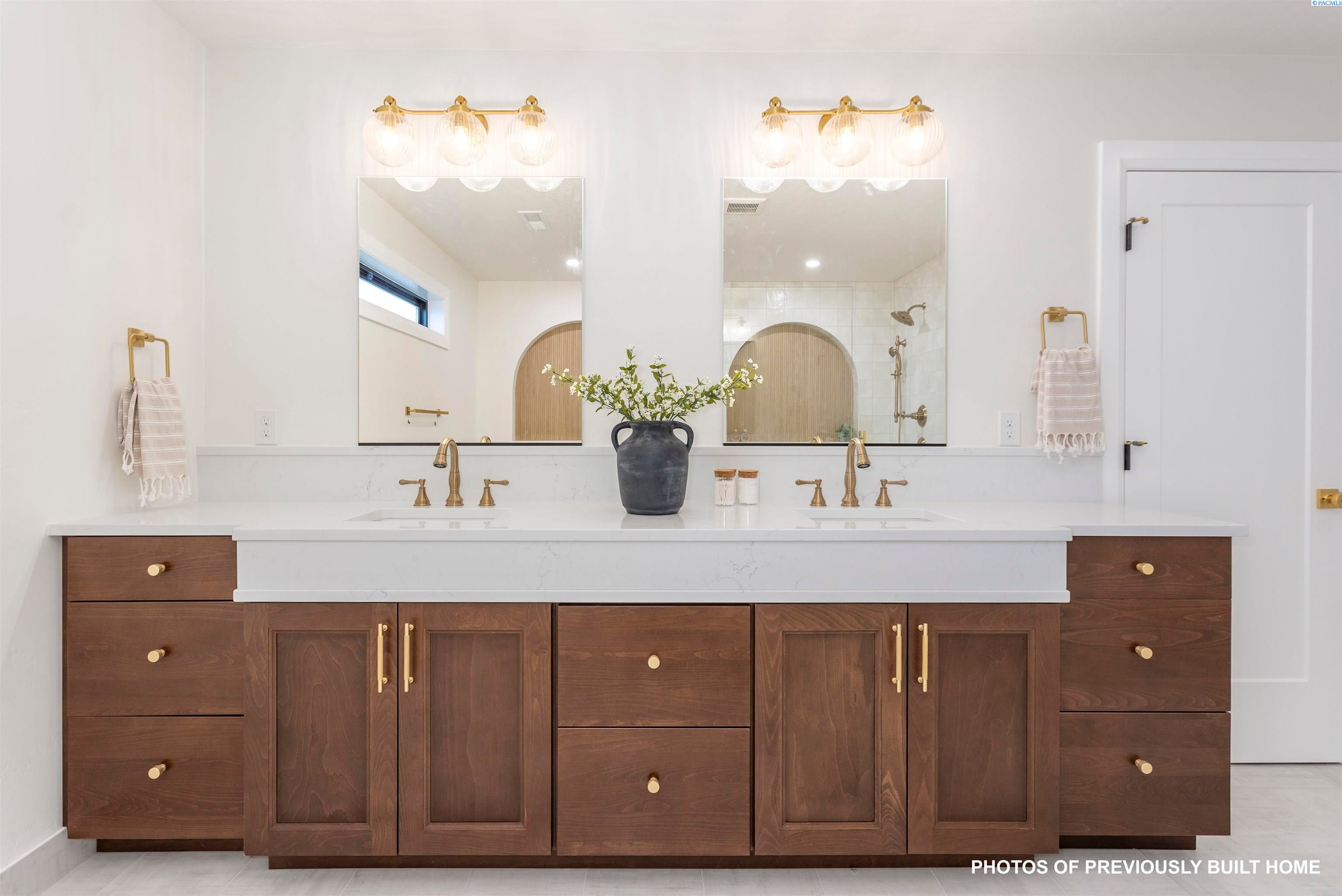 Pasco, Washington, 99301, United States, 4 Bedrooms Bedrooms, ,3 BathroomsBathrooms,Residential,For Sale,1982382