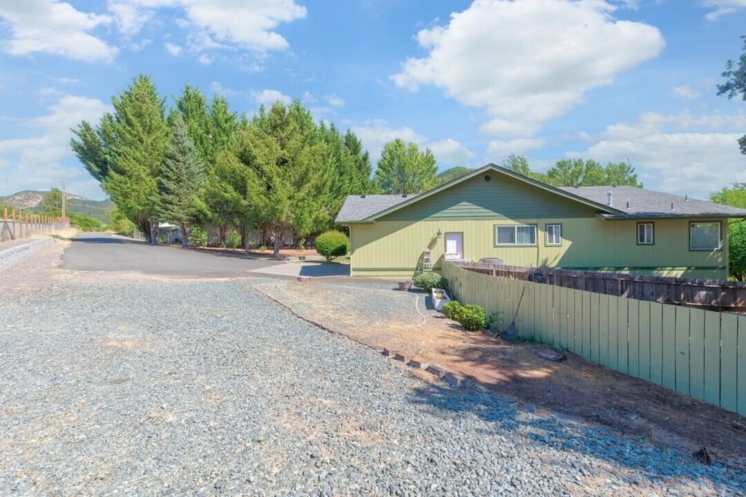 Rogue River, Oregon, 97537, United States, 3 Bedrooms Bedrooms, ,3 BathroomsBathrooms,Residential,For Sale,1944888