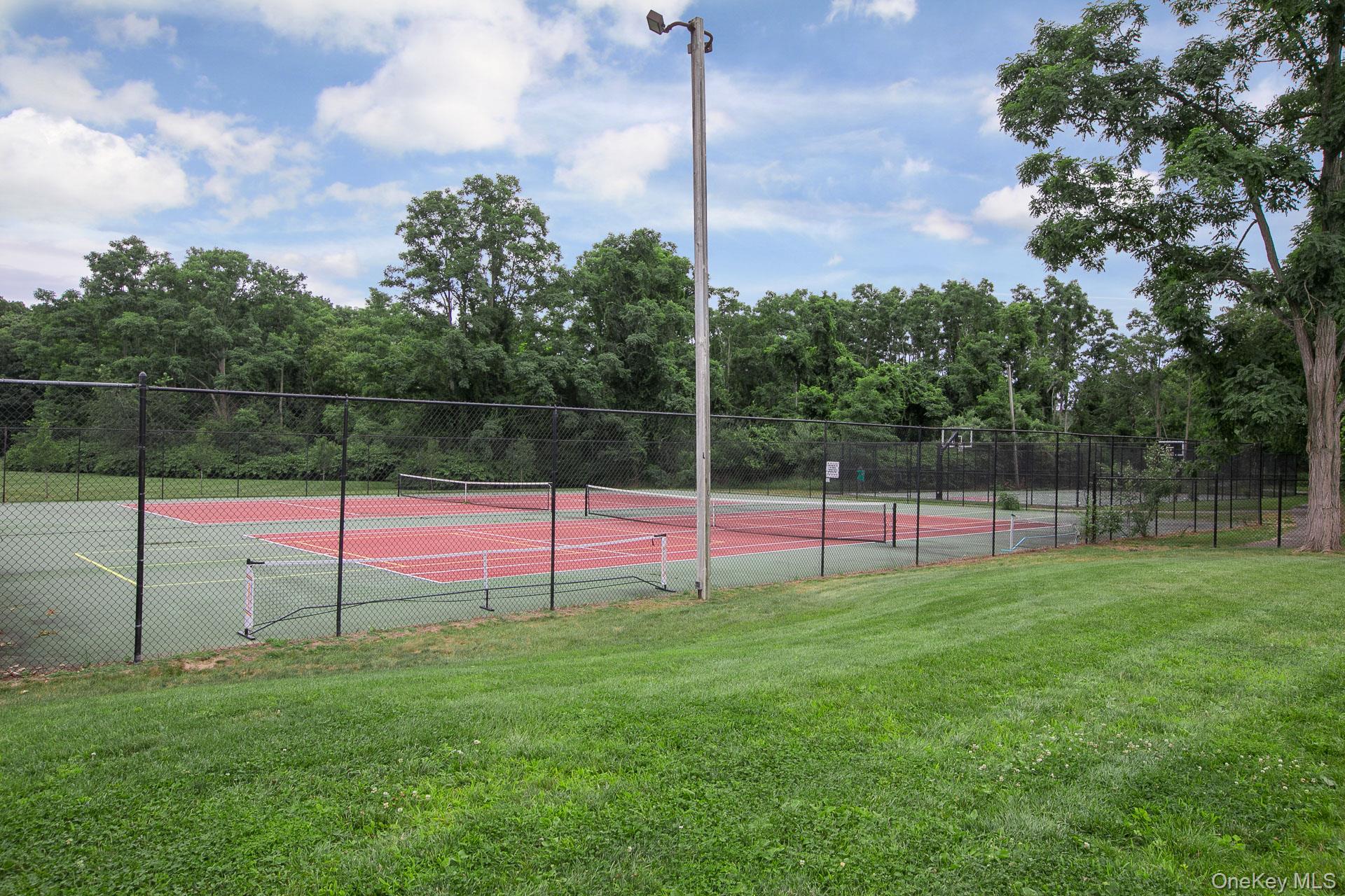  7 Possum Path, Coram, NY, 11727 - 物件實景