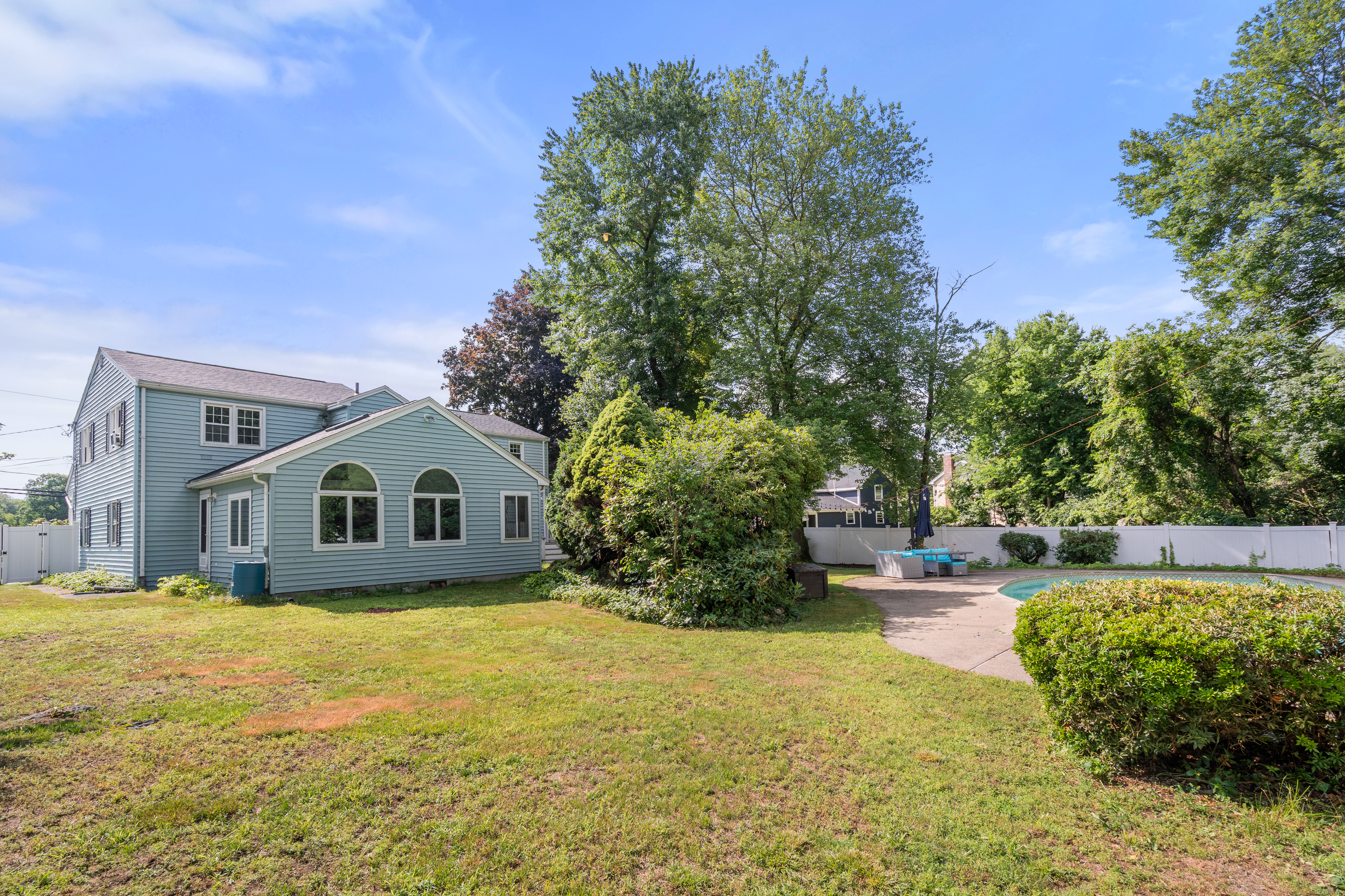  10 Locust Street, Burlington, MA, 01803 - 物件實景