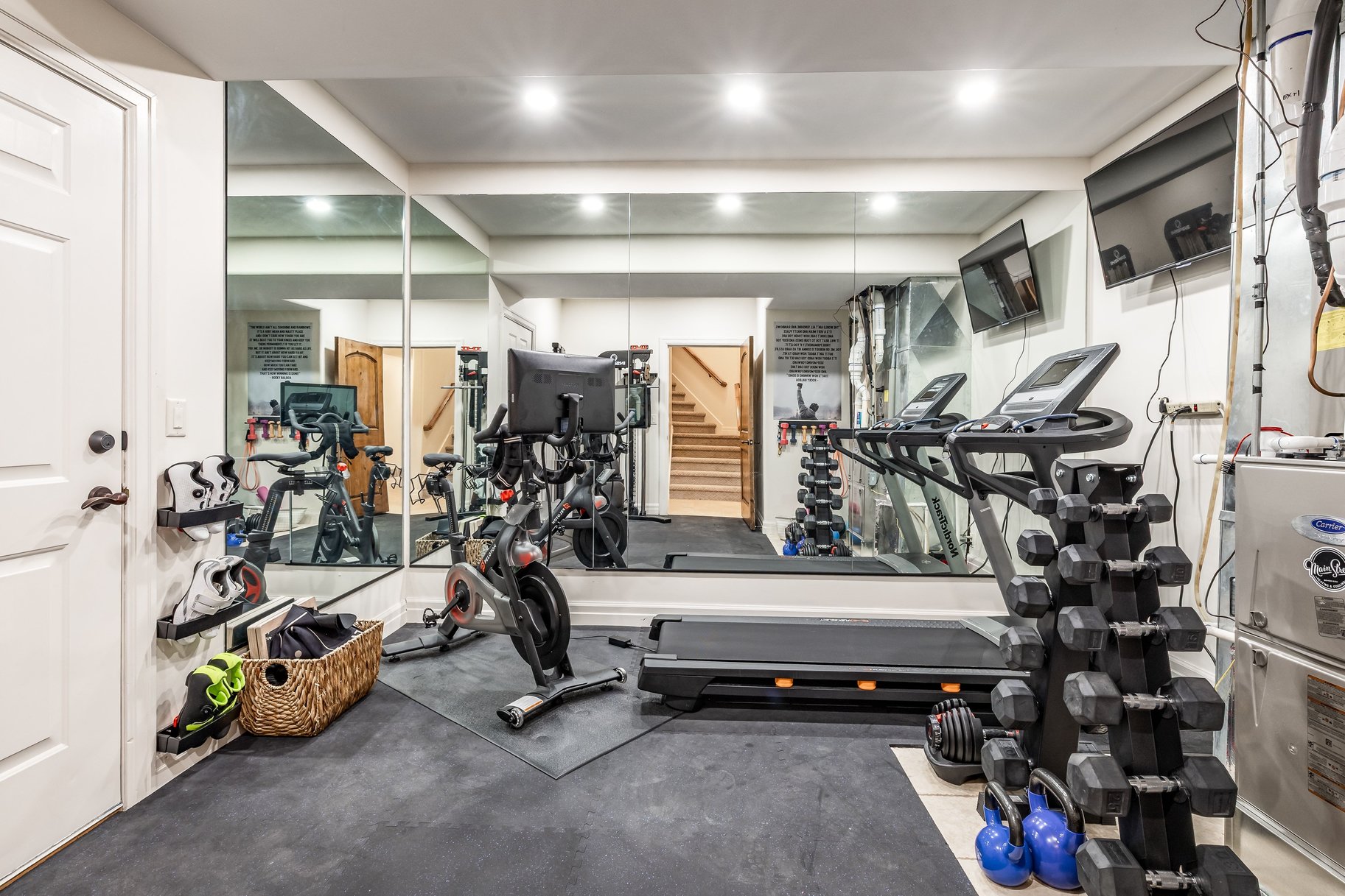  Custom 2-Story Parade Home with Dolphin Bolderscape Grotto Pool & 6 Car Garage - 物件實景