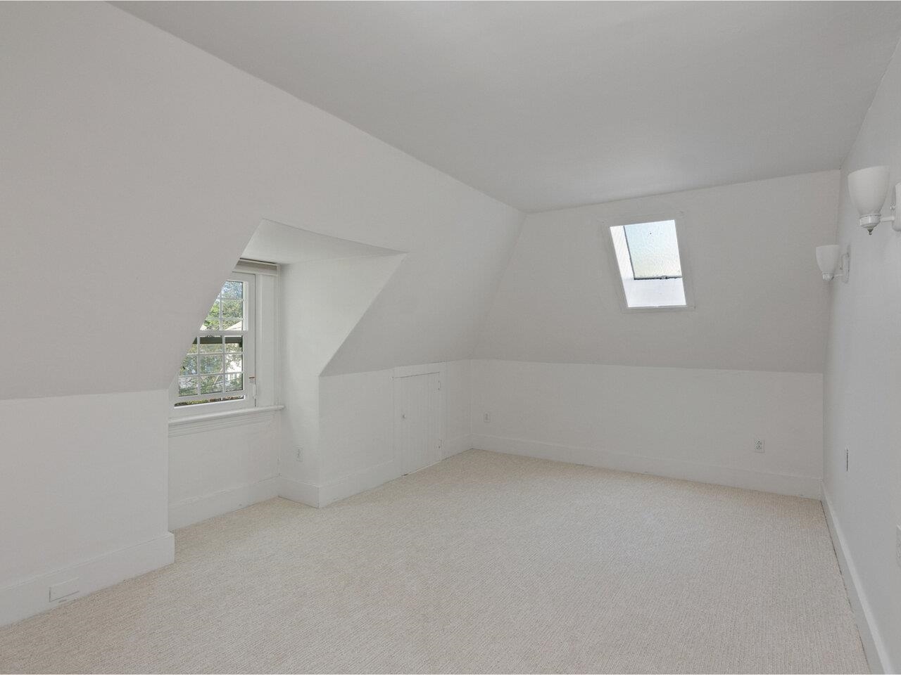 Burlington, Vermont, 05401, United States, 5 Bedrooms Bedrooms, ,2 BathroomsBathrooms,Residential,For Sale,1862244