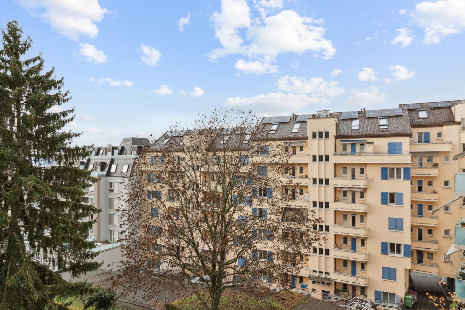  Charming renovated 2.5-room apartment with lake view and historic cachet - Centr - 物件實景