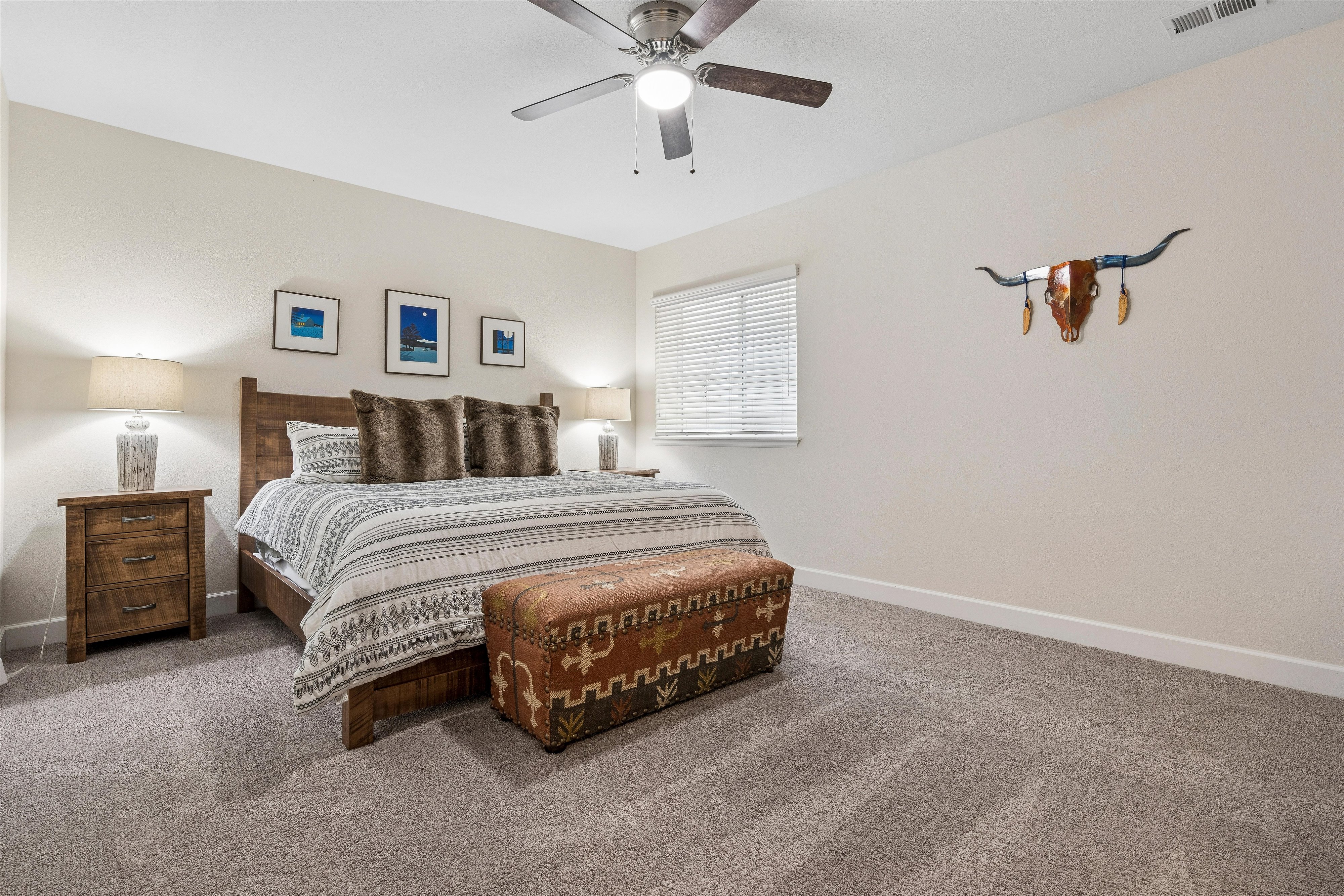  Thoughtfully  Updated and Move-In Ready - 物件實景