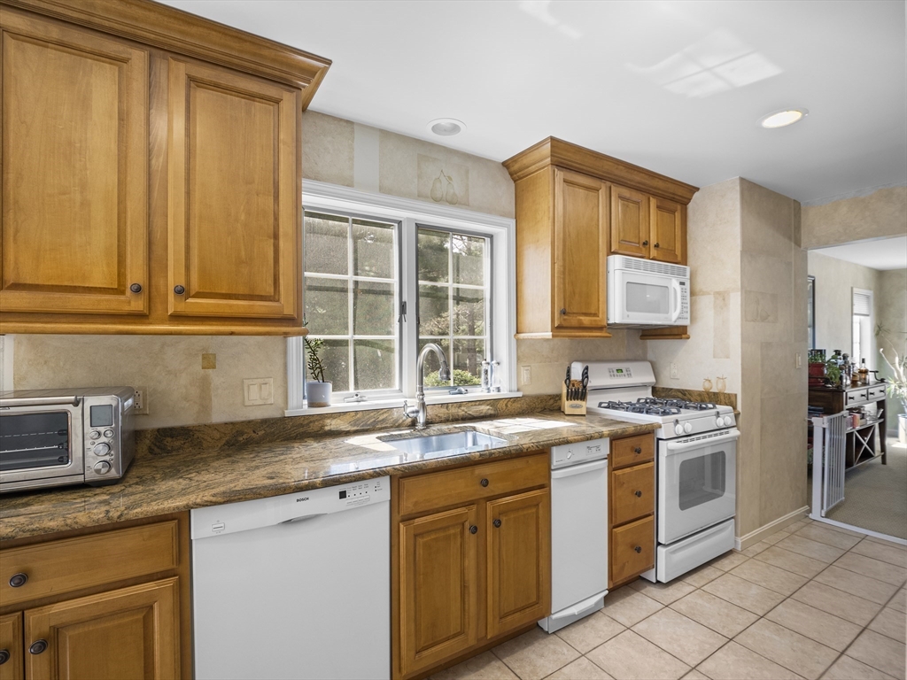 Worcester, Massachusetts, 01609, United States, 3 Bedrooms Bedrooms, ,4 BathroomsBathrooms,Residential,For Sale,1970257